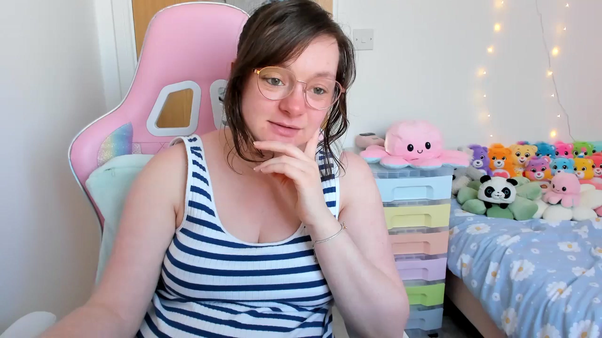 Gallery image thumbnail from JessieBear_'s myfreecams stream on, 04/03/2025, 16:20 image 12 of 20