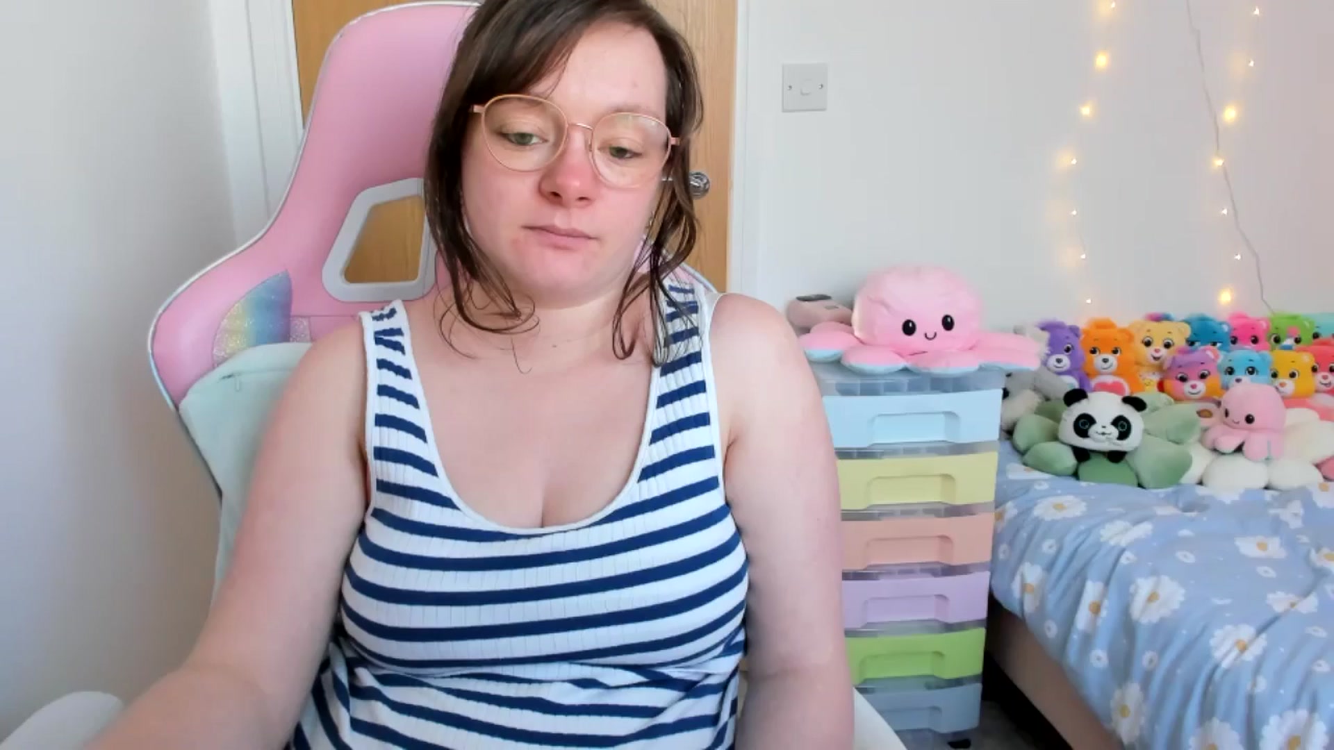 Gallery image thumbnail from JessieBear_'s myfreecams stream on, 04/03/2025, 16:20 image 15 of 20