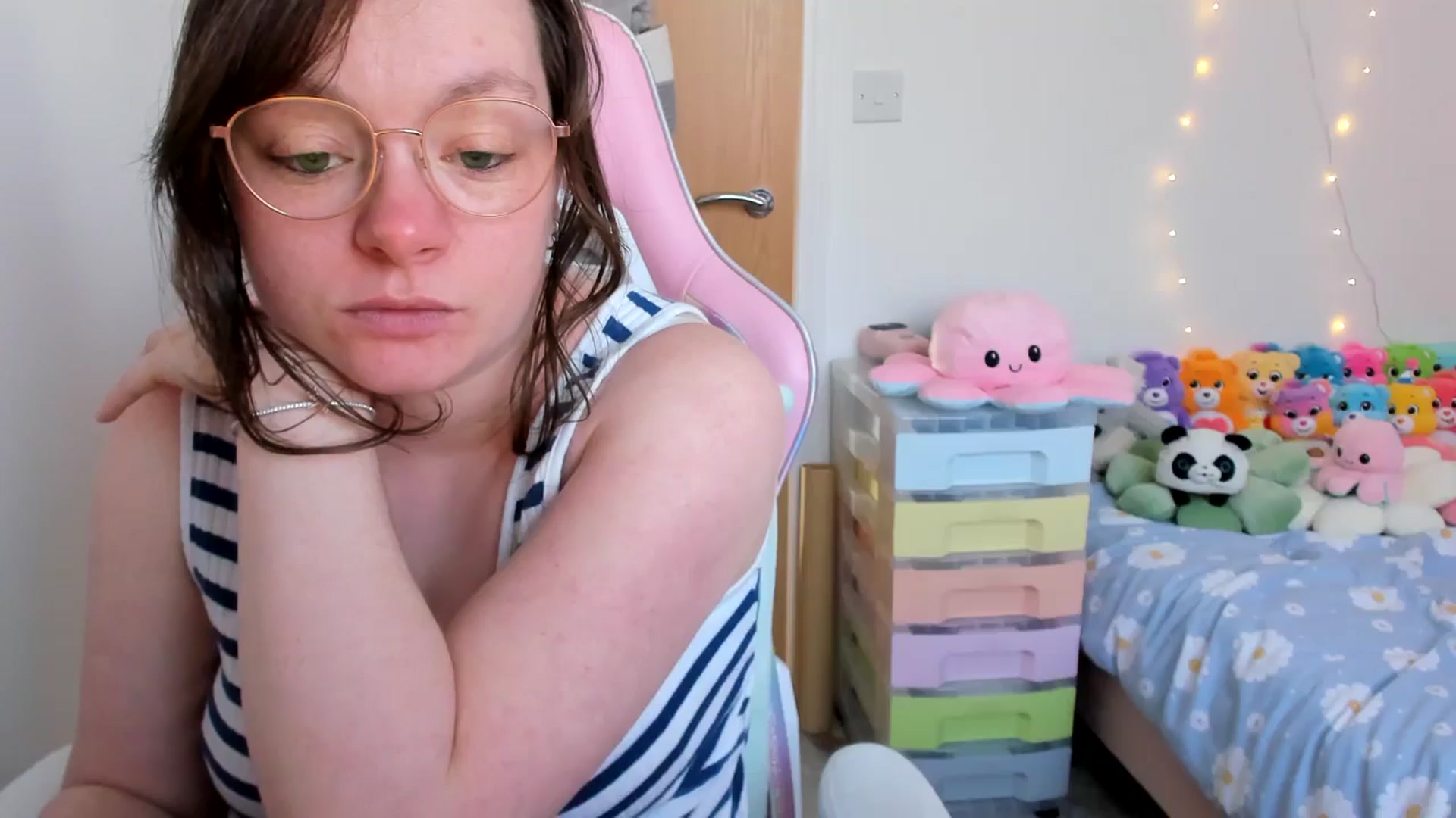 Gallery image thumbnail from JessieBear_'s myfreecams stream on, 04/03/2025, 16:20 image 1 of 20