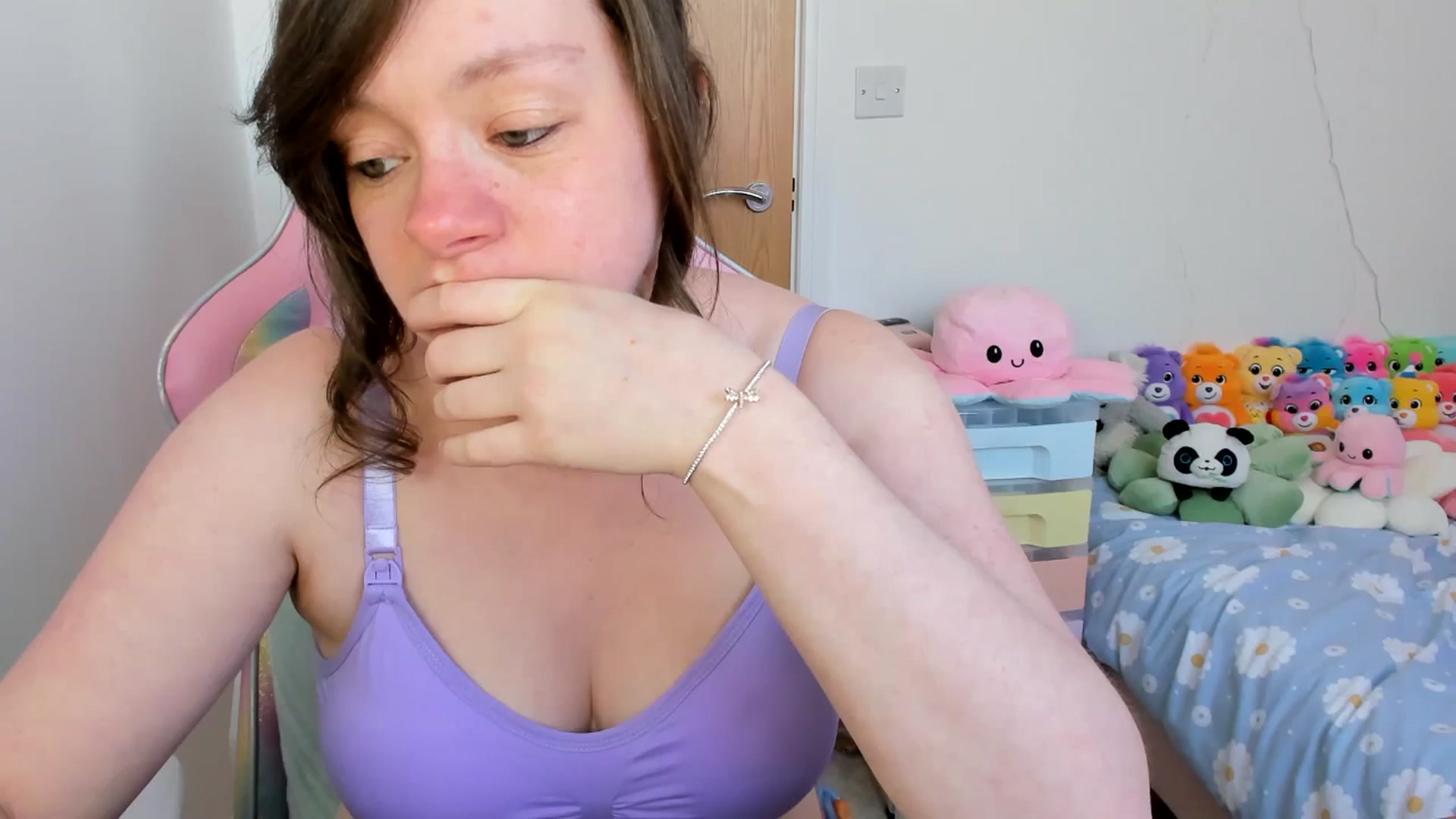 Gallery image thumbnail from JessieBear_'s myfreecams stream on, 04/04/2025, 17:03 image 4 of 20