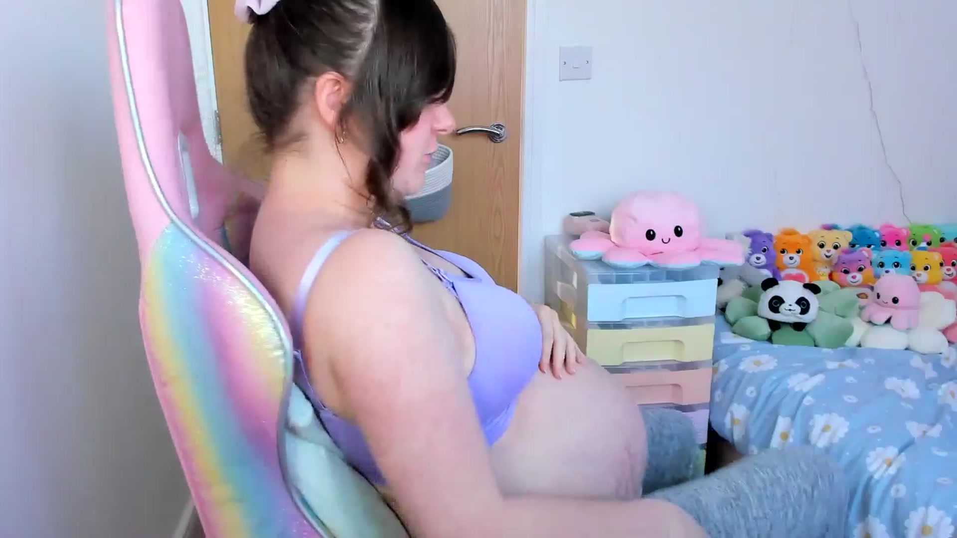Gallery image thumbnail from JessieBear_'s myfreecams stream on, 04/04/2025, 17:18 image 6 of 20