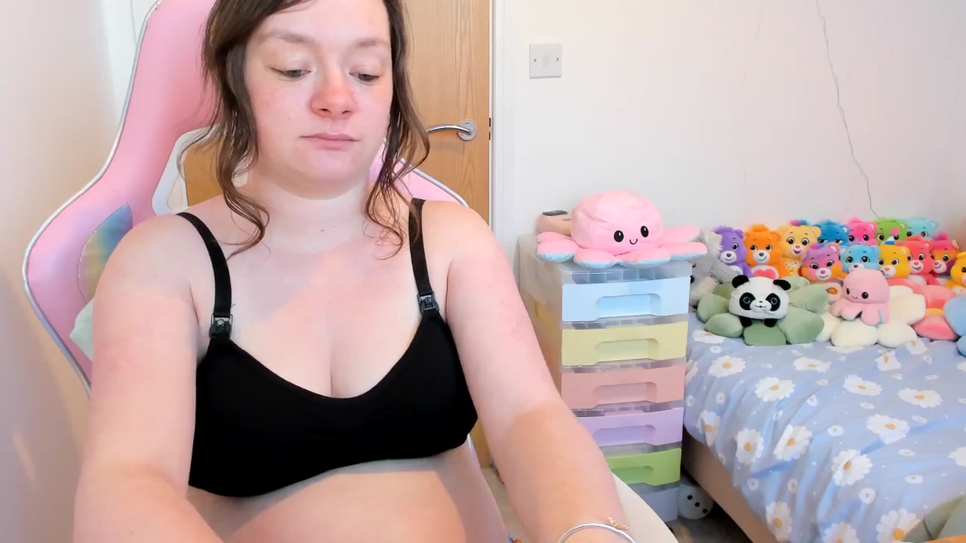 Gallery image thumbnail from JessieBear_'s myfreecams stream on, 04/08/2025, 17:15 image 13 of 20