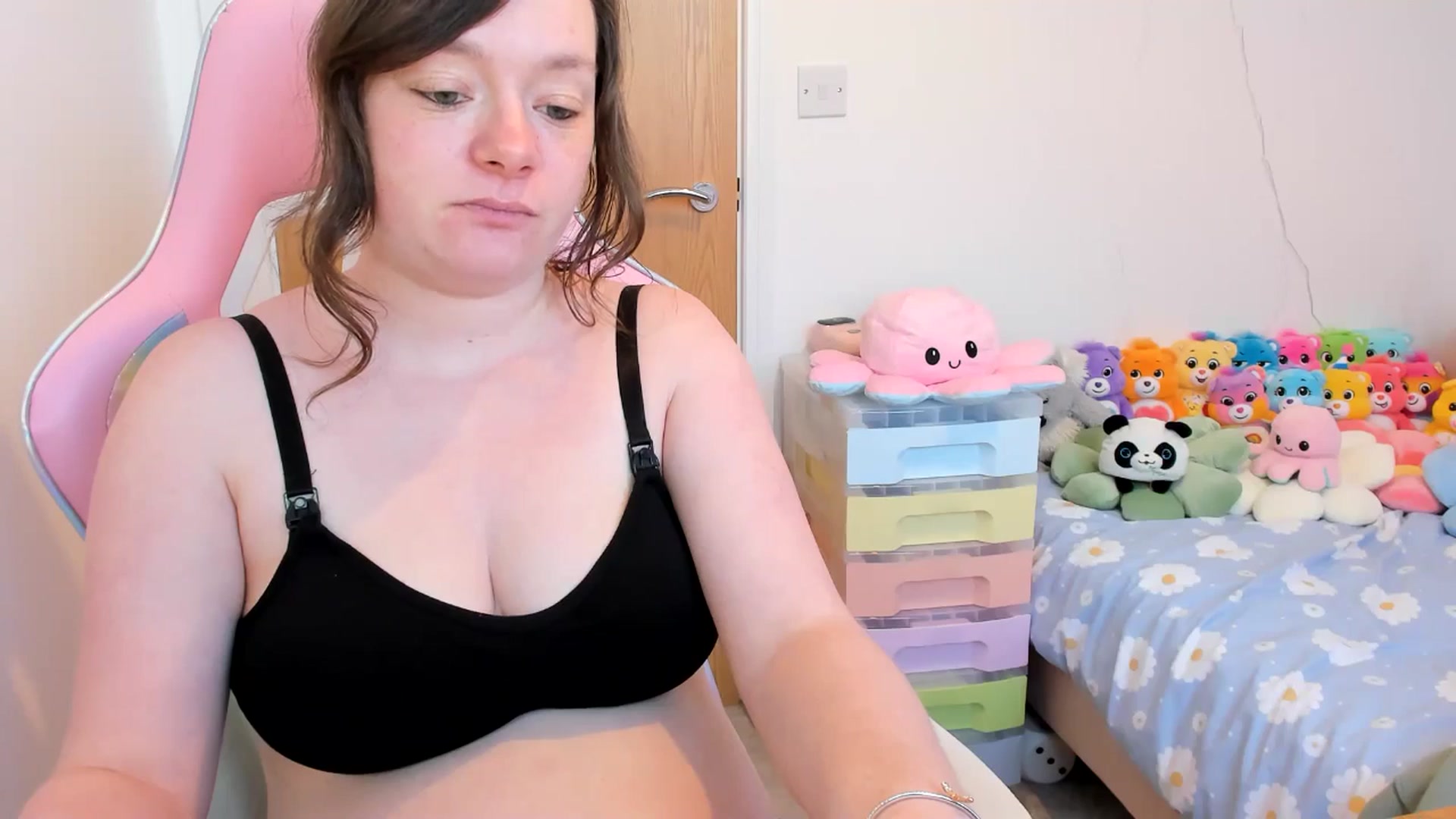 Gallery image thumbnail from JessieBear_'s myfreecams stream on, 04/08/2025, 17:15 image 10 of 20