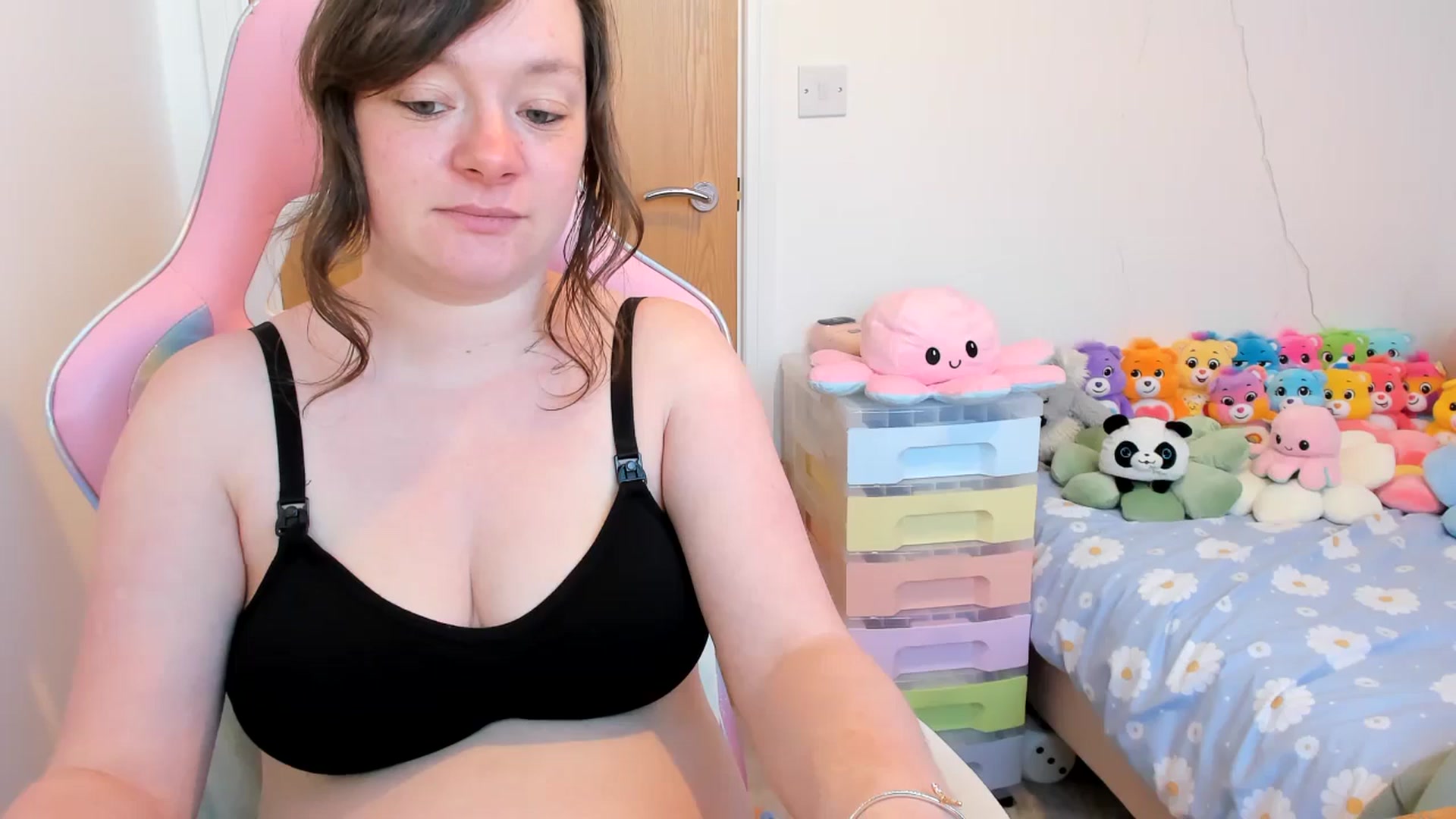 Gallery image thumbnail from JessieBear_'s myfreecams stream on, 04/08/2025, 17:15 image 12 of 20