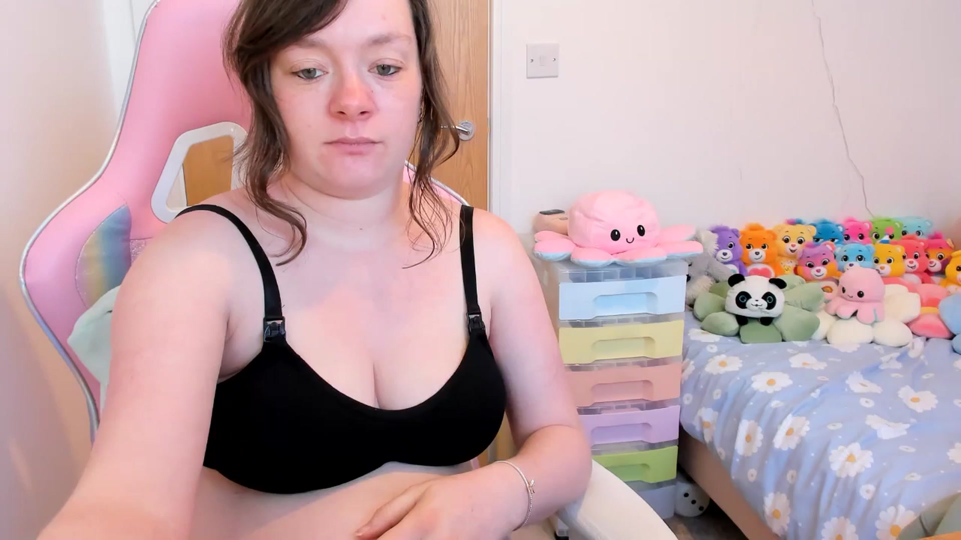 Gallery image thumbnail from JessieBear_'s myfreecams stream on, 04/08/2025, 17:15 image 8 of 20