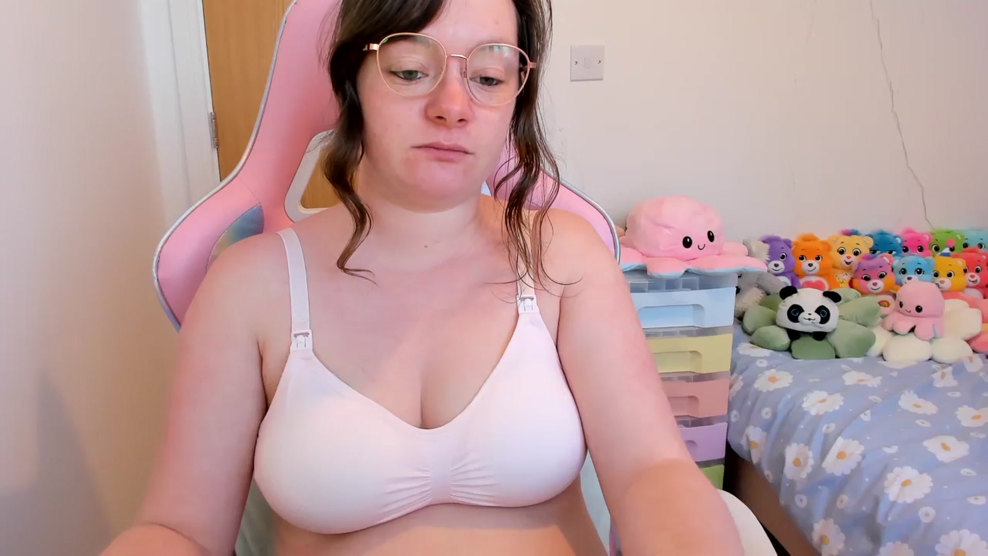 Gallery image thumbnail from JessieBear_'s myfreecams stream on, 04/11/2025, 16:44 image 4 of 20