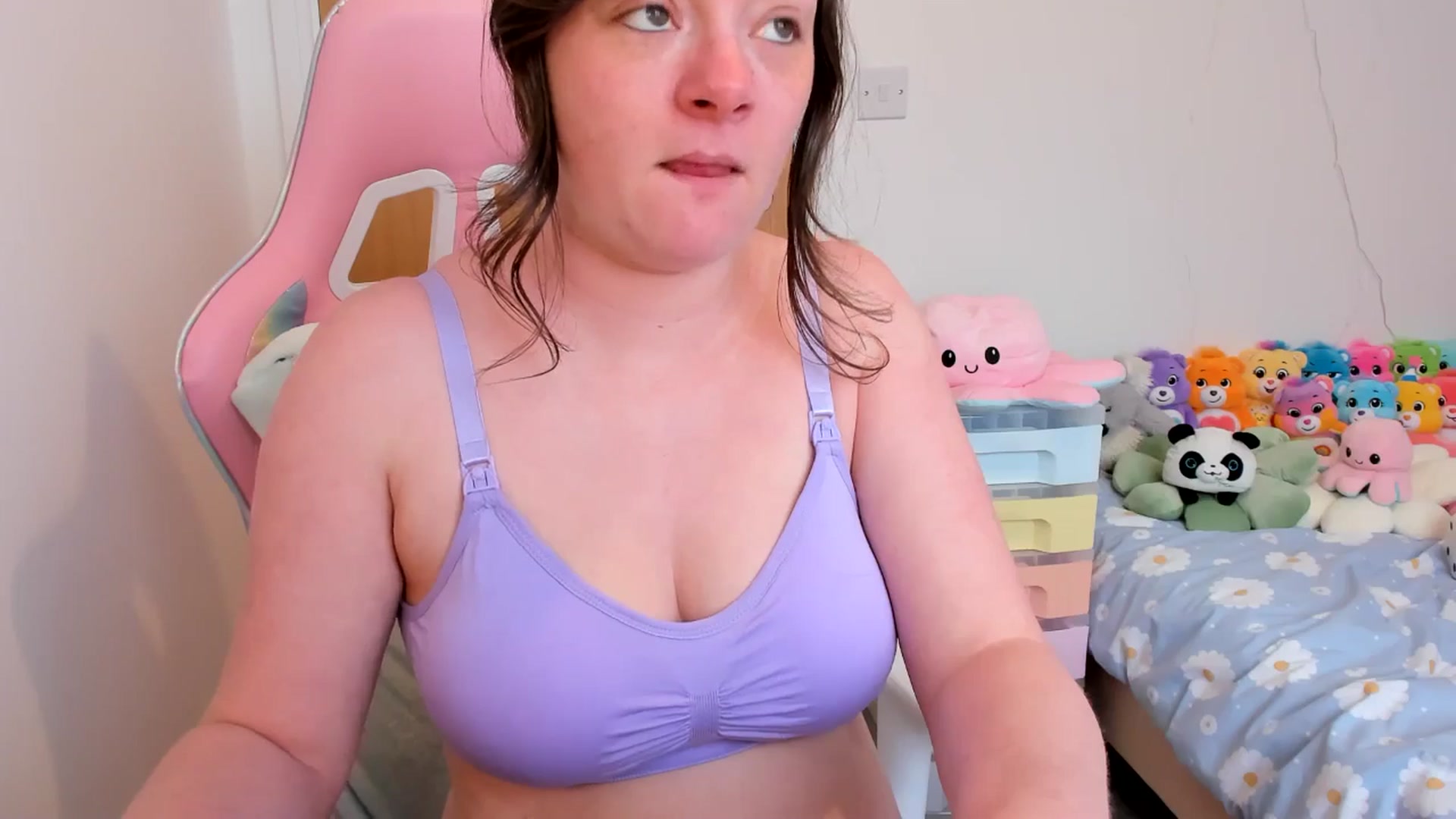 Gallery image thumbnail from JessieBear_'s myfreecams stream on, 04/14/2025, 17:03 image 7 of 20