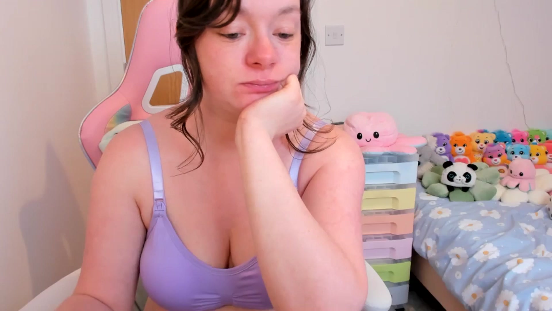 Gallery image thumbnail from JessieBear_'s myfreecams stream on, 04/14/2025, 17:03 image 13 of 20