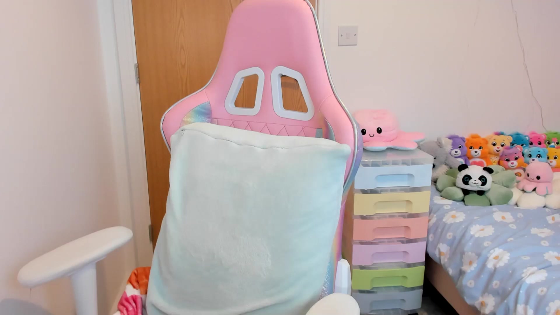 Gallery image thumbnail from JessieBear_'s myfreecams stream on, 04/15/2025, 16:03 image 1 of 20
