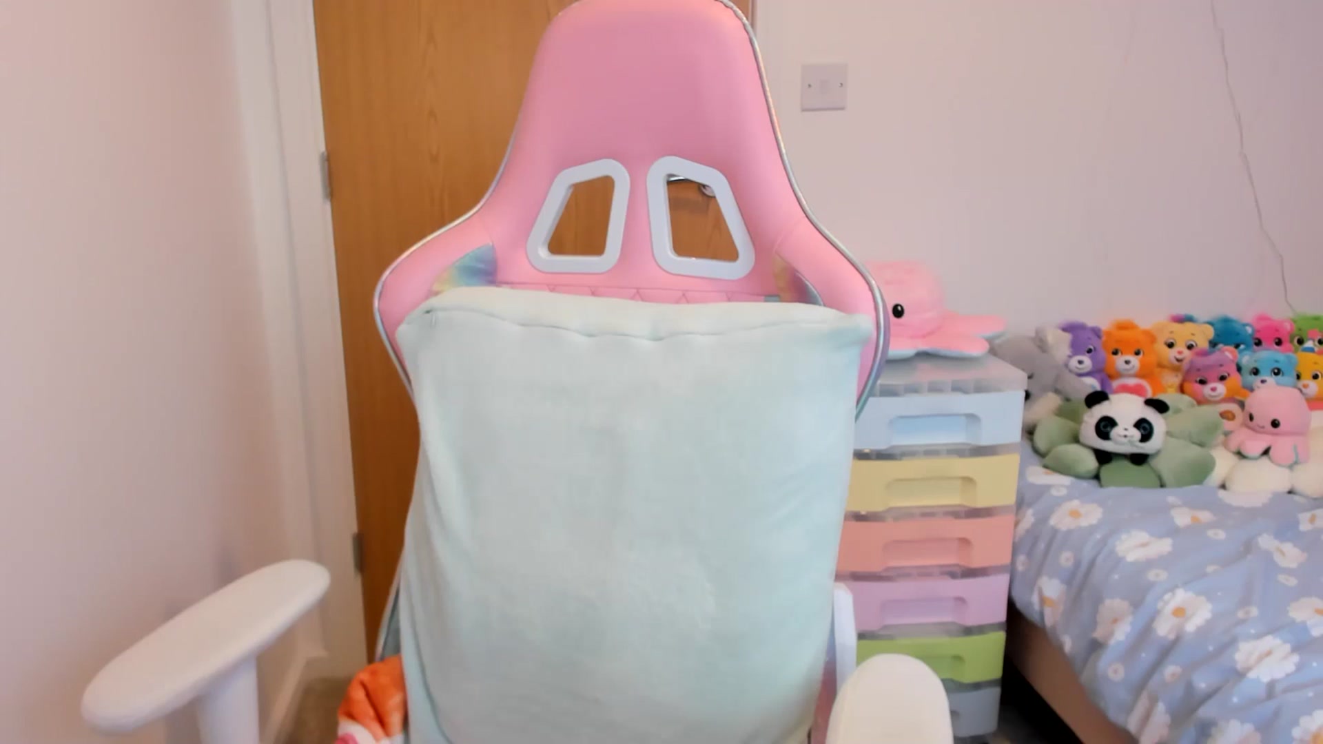 Gallery image thumbnail from JessieBear_'s myfreecams stream on, 04/15/2025, 17:15 image 5 of 20