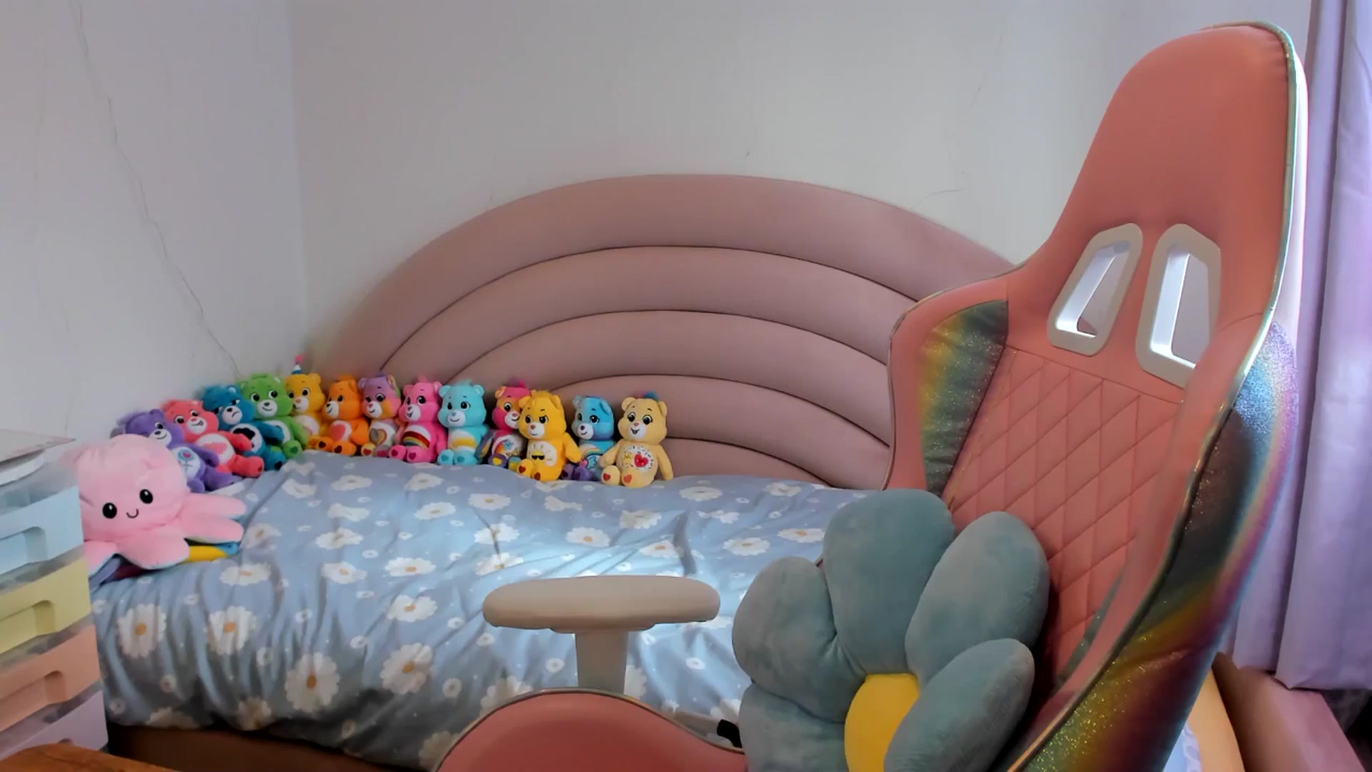 Gallery image thumbnail from JessieBear_'s myfreecams stream on, 04/11/2026, 09:55 image 14 of 20