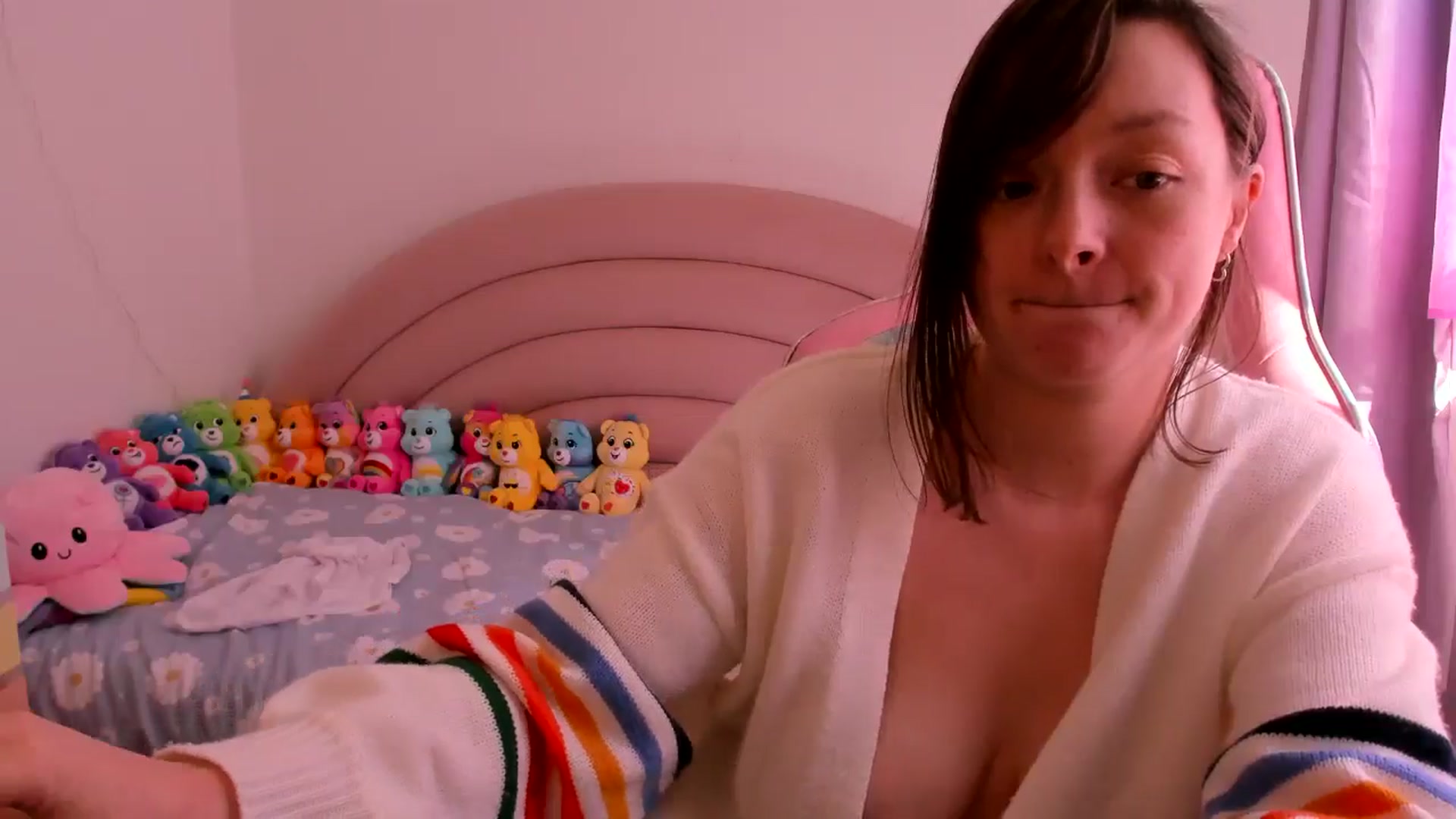 Gallery image thumbnail from JessieBear_'s myfreecams stream on, 04/11/2026, 10:55 image 12 of 20