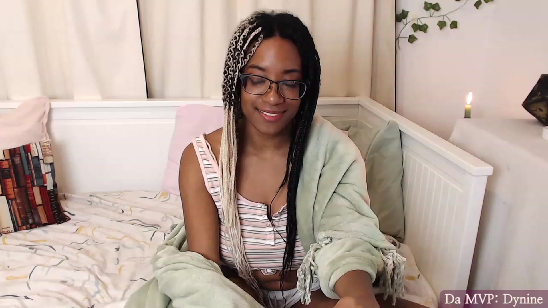 Gallery image thumbnail from JessieDames's myfreecams stream on, 11/22/2022, 23:01 image 15 of 20