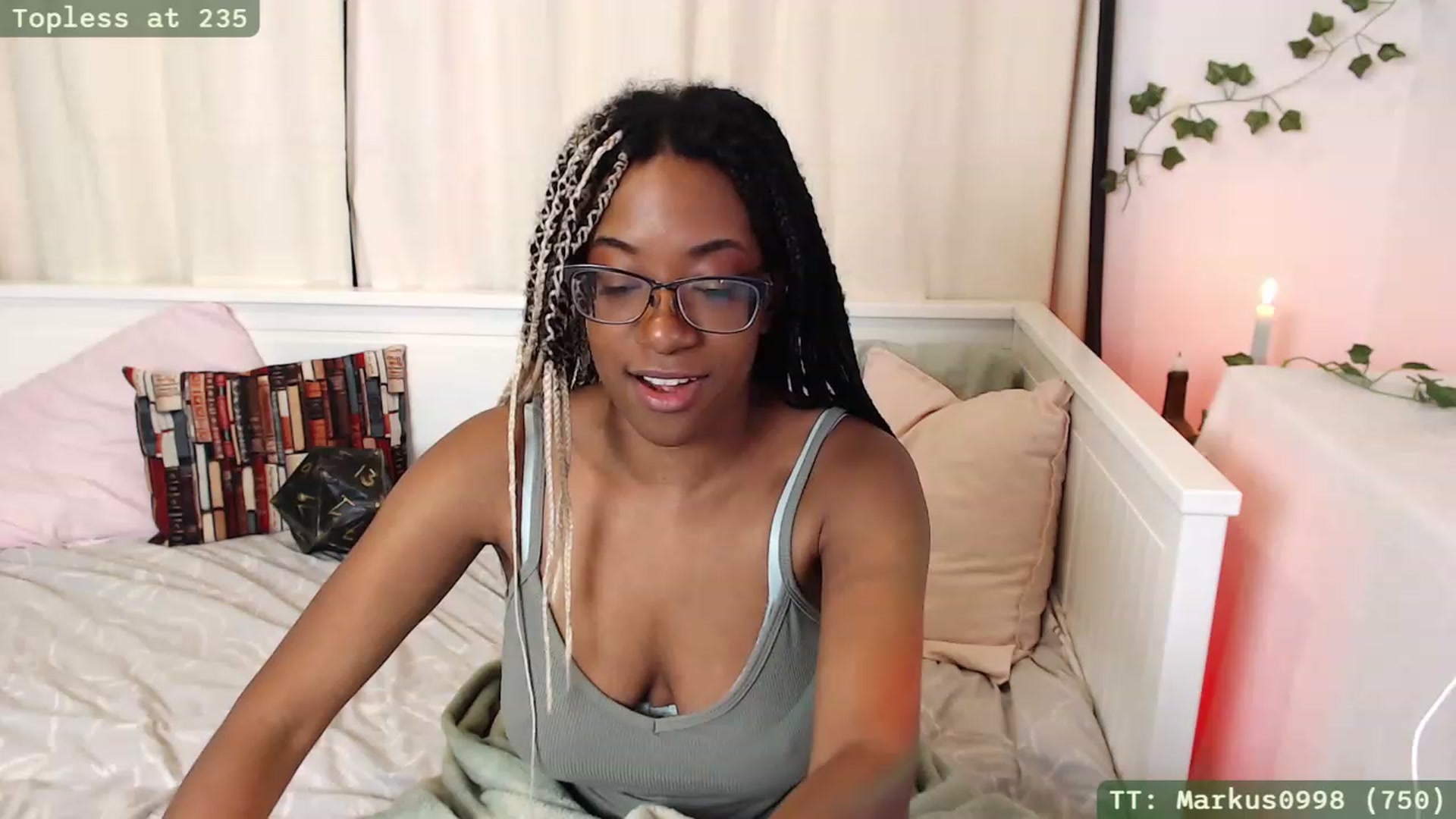 Gallery image thumbnail from JessieDames's myfreecams stream on, 11/29/2022, 24:54 image 16 of 20
