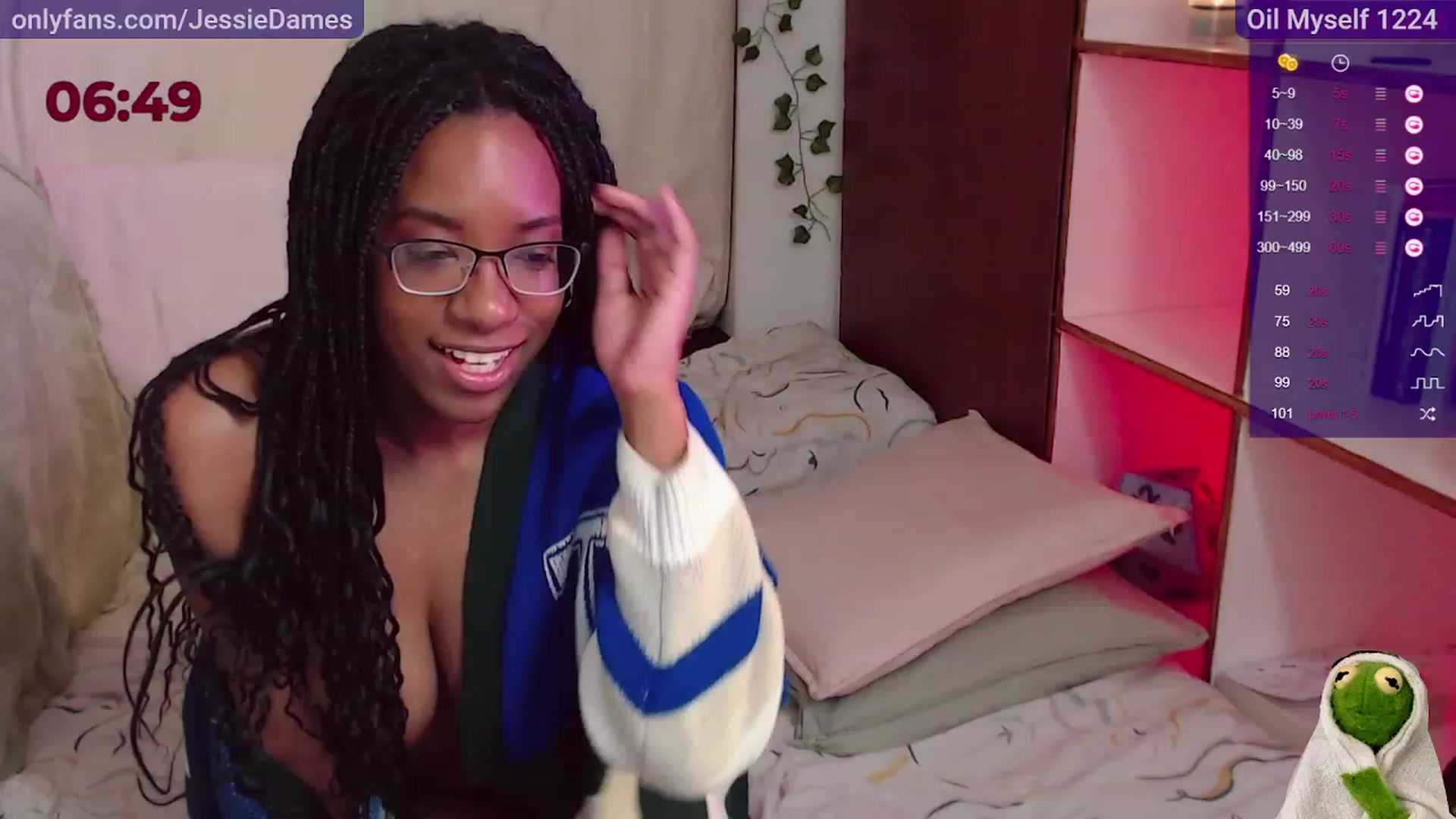 Gallery image thumbnail from JessieDames's myfreecams stream on, 07/26/2023, 24:51 image 18 of 20