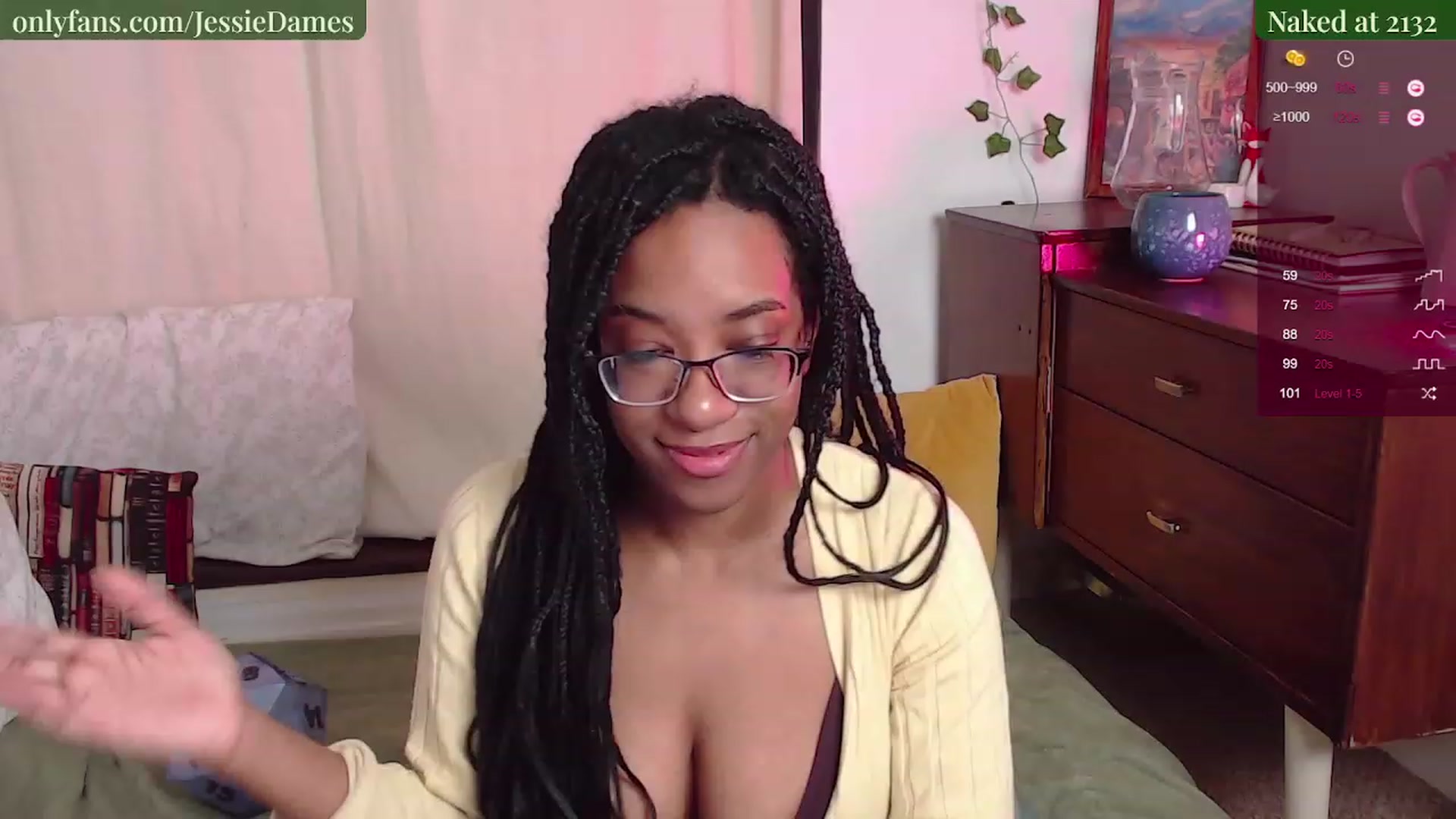 Gallery image thumbnail from JessieDames's myfreecams stream on, 01/22/2024, 18:42 image 13 of 20