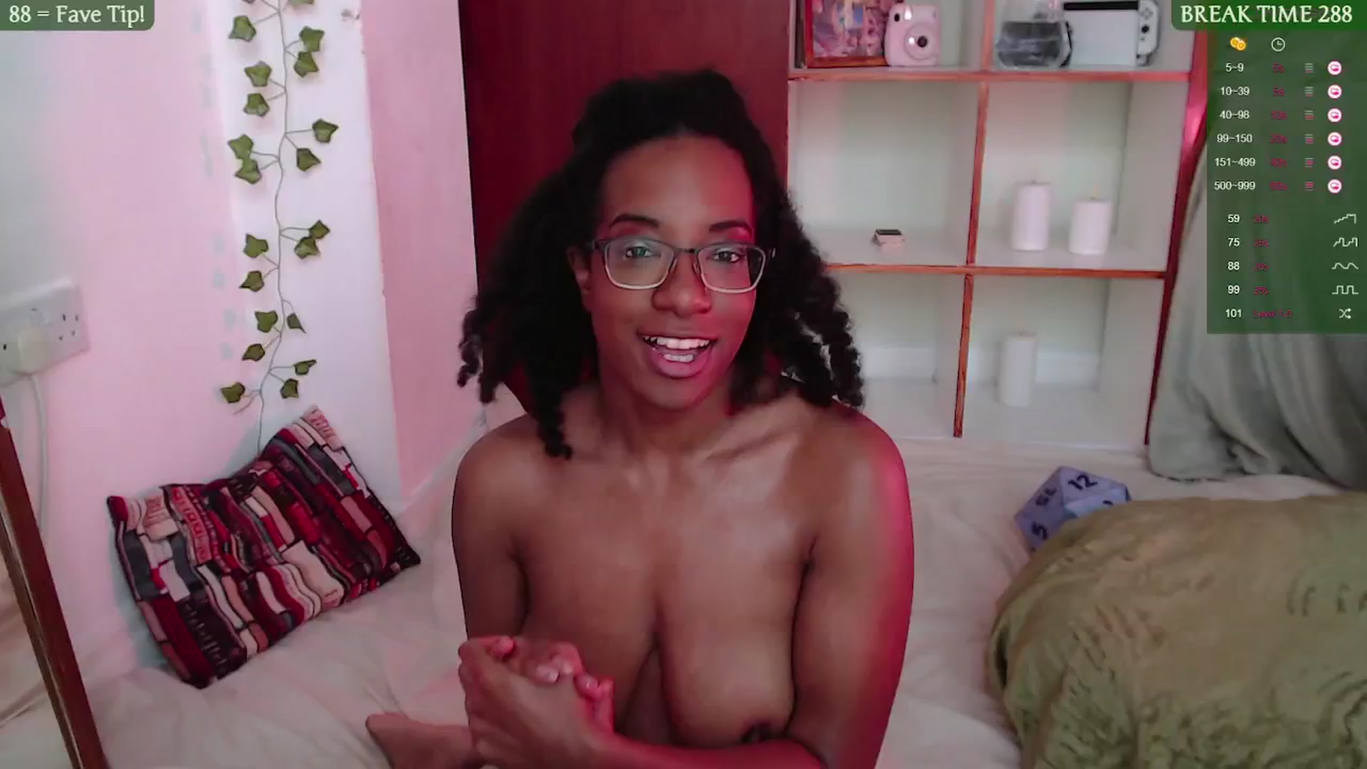 Gallery image thumbnail from JessieDames's myfreecams stream on, 04/29/2024, 16:53 image 18 of 20