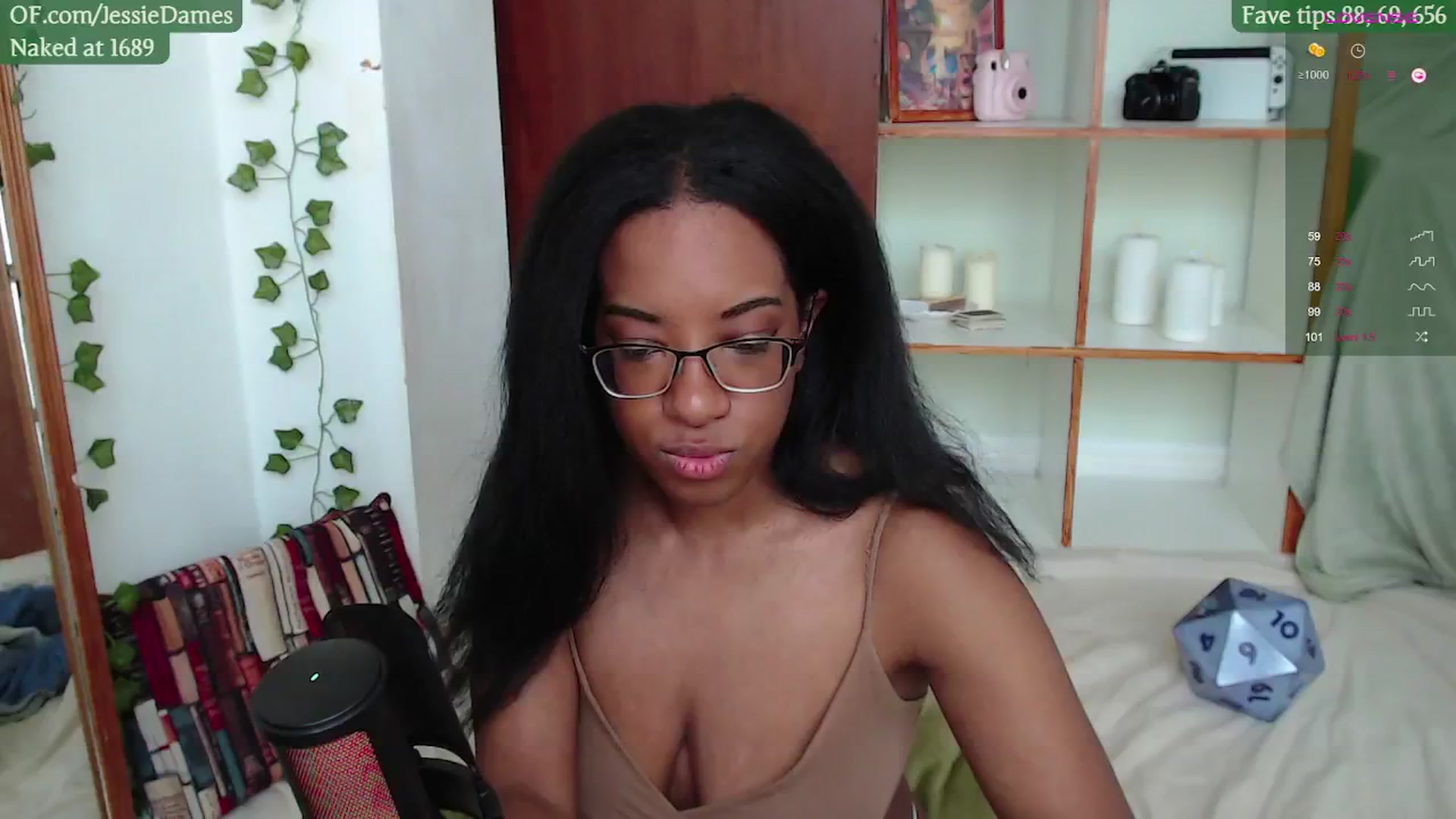 Gallery image thumbnail from JessieDames's myfreecams stream on, 05/08/2024, 17:13 image 7 of 20