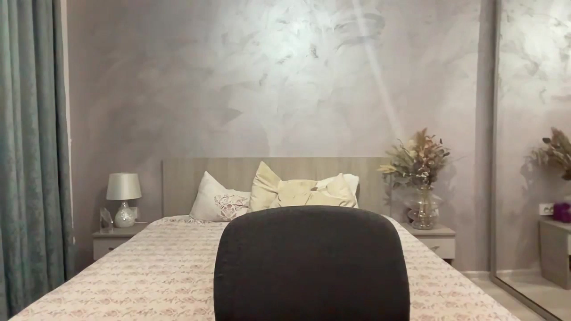 Gallery image thumbnail from JessieSoulx's myfreecams stream on, 11/10/2024, 10:04 image 4 of 20