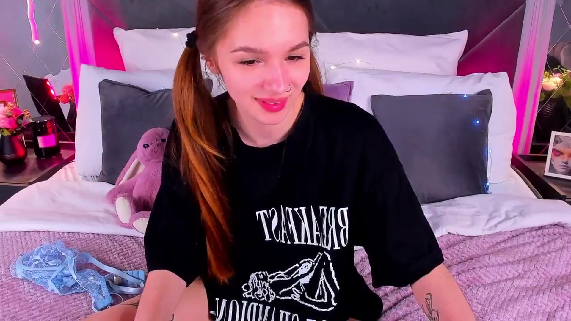 Gallery image thumbnail from Jessika18's myfreecams stream on, 04/26/2026, 16:38 image 20 of 20