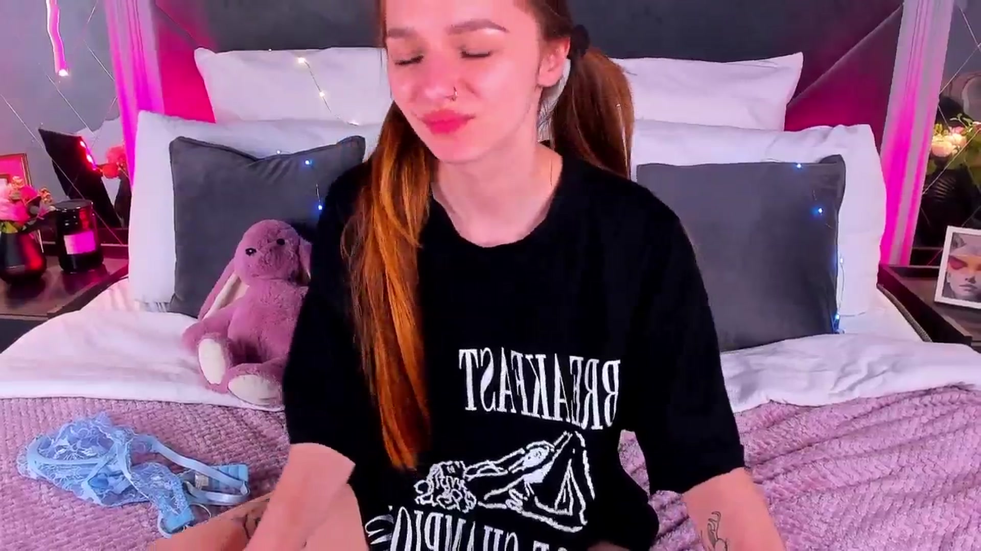 Gallery image thumbnail from Jessika18's myfreecams stream on, 04/26/2026, 16:38 image 11 of 20