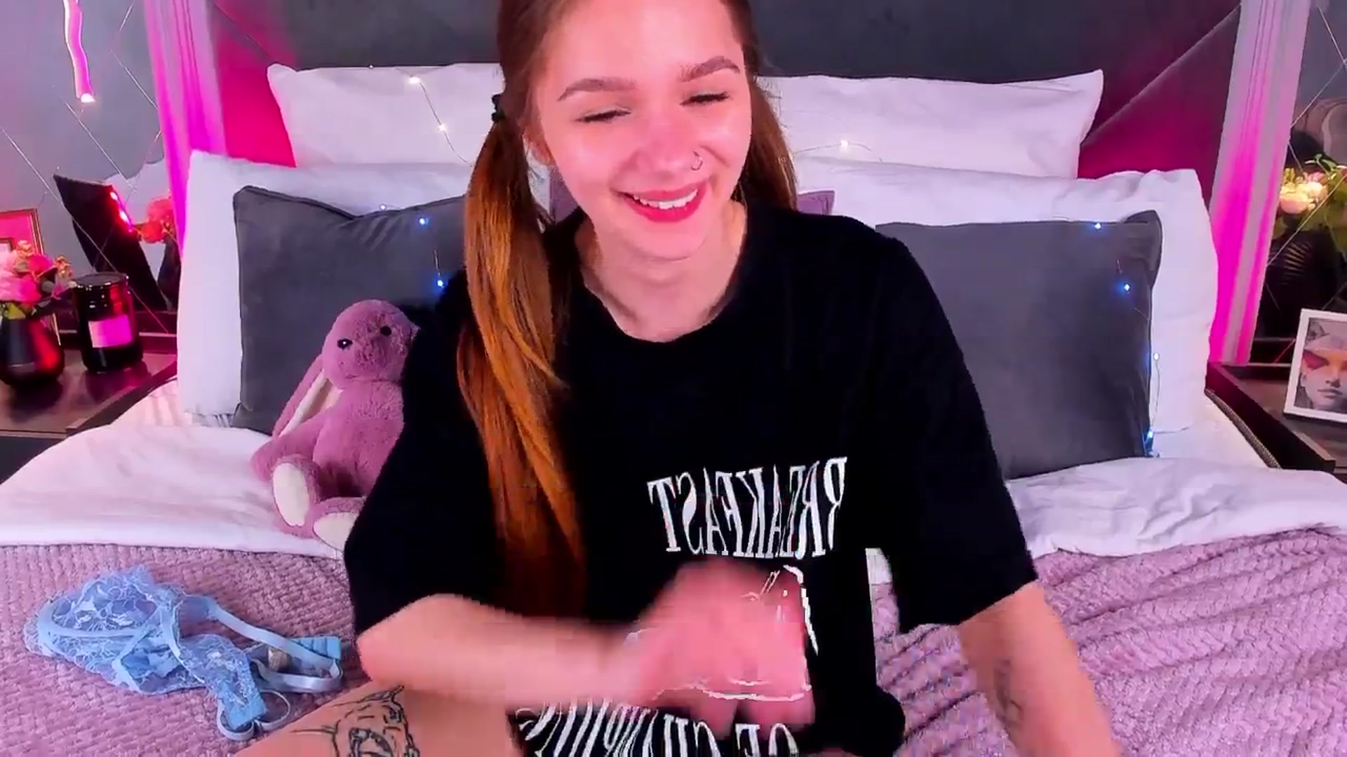 Gallery image thumbnail from Jessika18's myfreecams stream on, 04/26/2026, 16:38 image 15 of 20