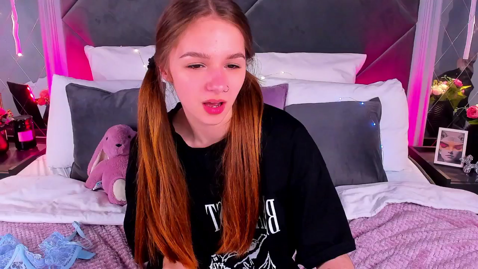 Gallery image thumbnail from Jessika18's myfreecams stream on, 04/26/2026, 18:18 image 17 of 20