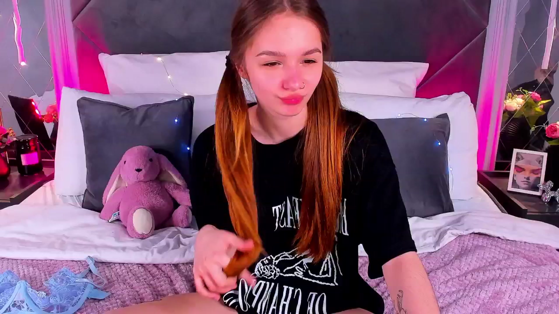Gallery image thumbnail from Jessika18's myfreecams stream on, 04/26/2026, 18:18 image 5 of 20