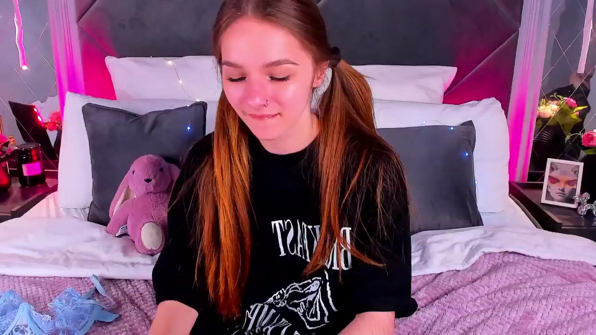 Gallery image thumbnail from Jessika18's myfreecams stream on, 04/26/2026, 18:18 image 8 of 20