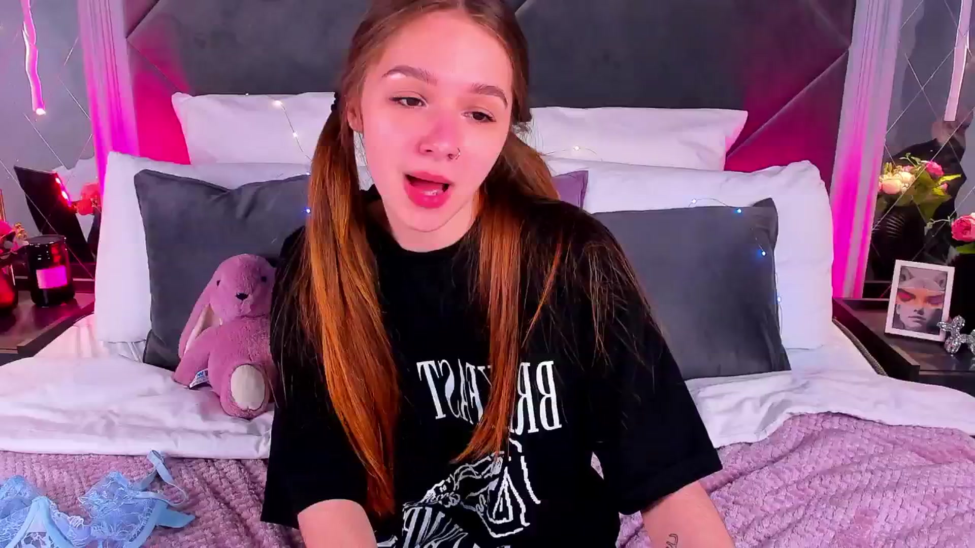 Gallery image thumbnail from Jessika18's myfreecams stream on, 04/26/2026, 18:18 image 10 of 20