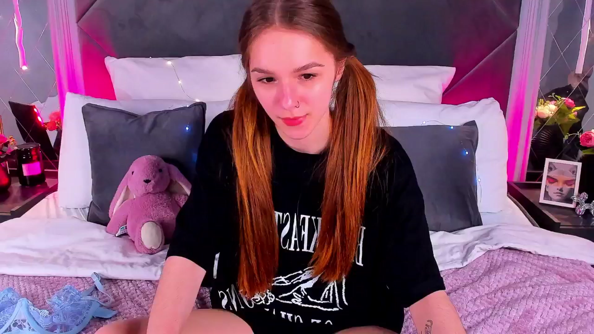 Gallery image thumbnail from Jessika18's myfreecams stream on, 04/26/2026, 18:18 image 1 of 20