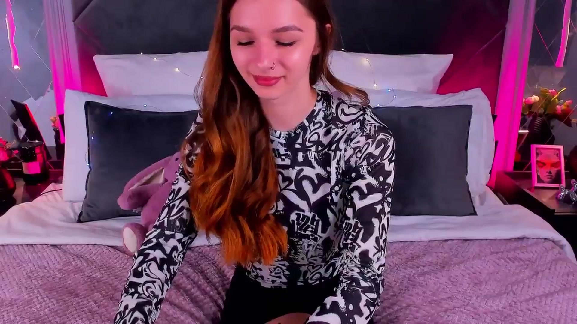 Gallery image thumbnail from Jessika18's myfreecams stream on, 04/28/2026, 13:18 image 6 of 20
