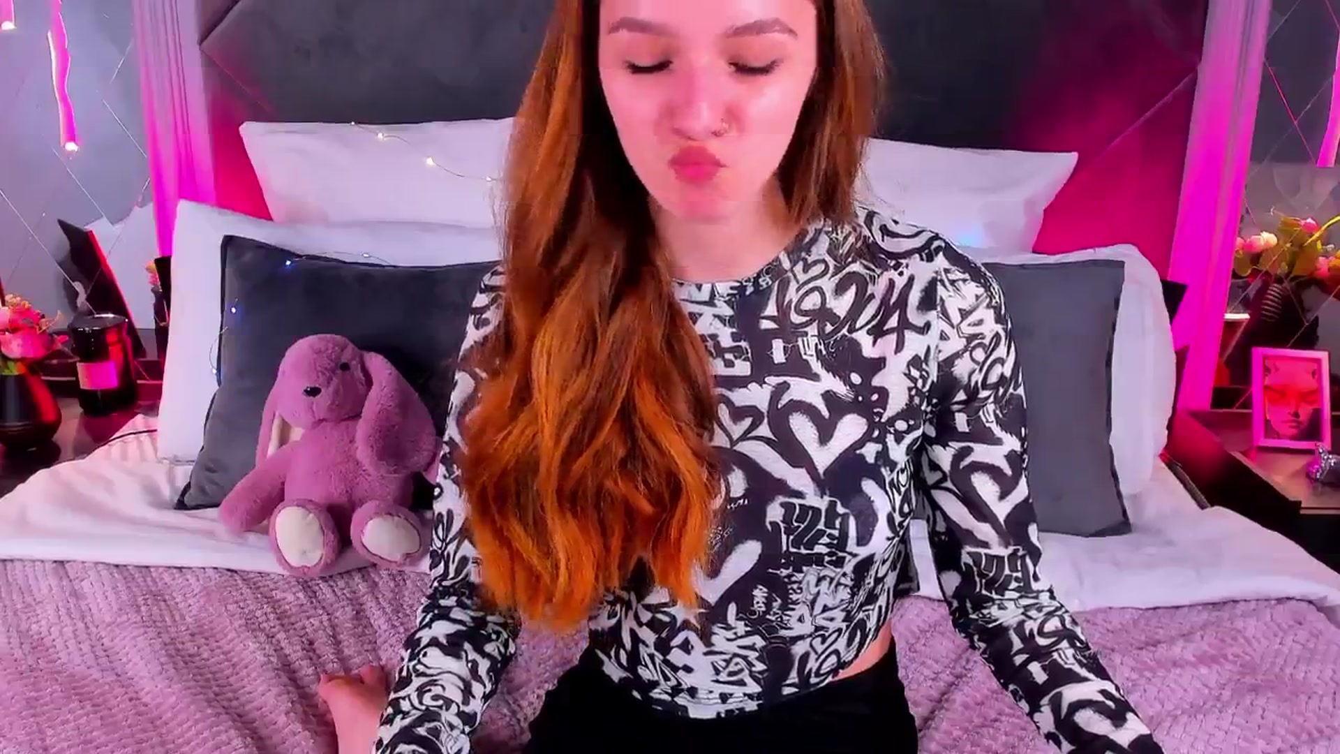 Gallery image thumbnail from Jessika18's myfreecams stream on, 04/28/2026, 15:02 image 6 of 20