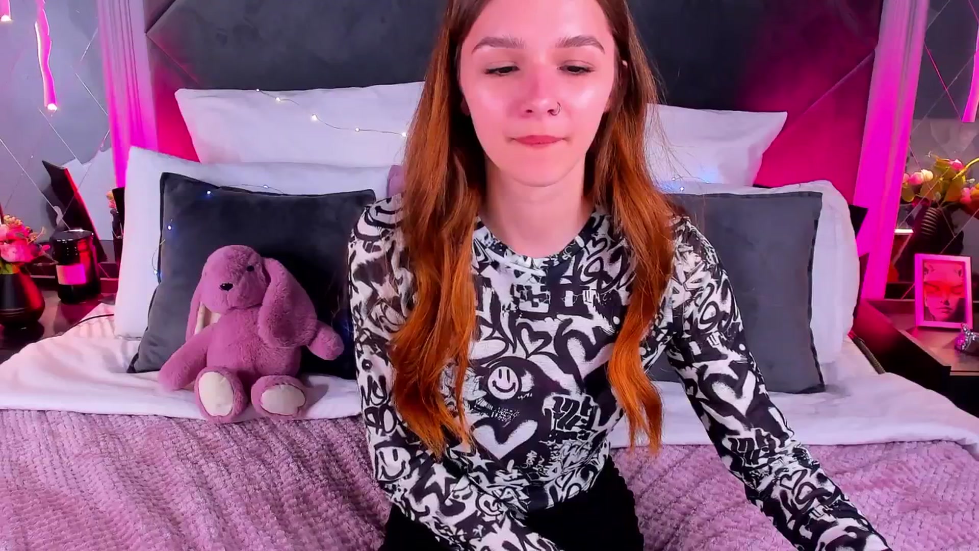 Gallery image thumbnail from Jessika18's myfreecams stream on, 04/28/2026, 15:02 image 9 of 20