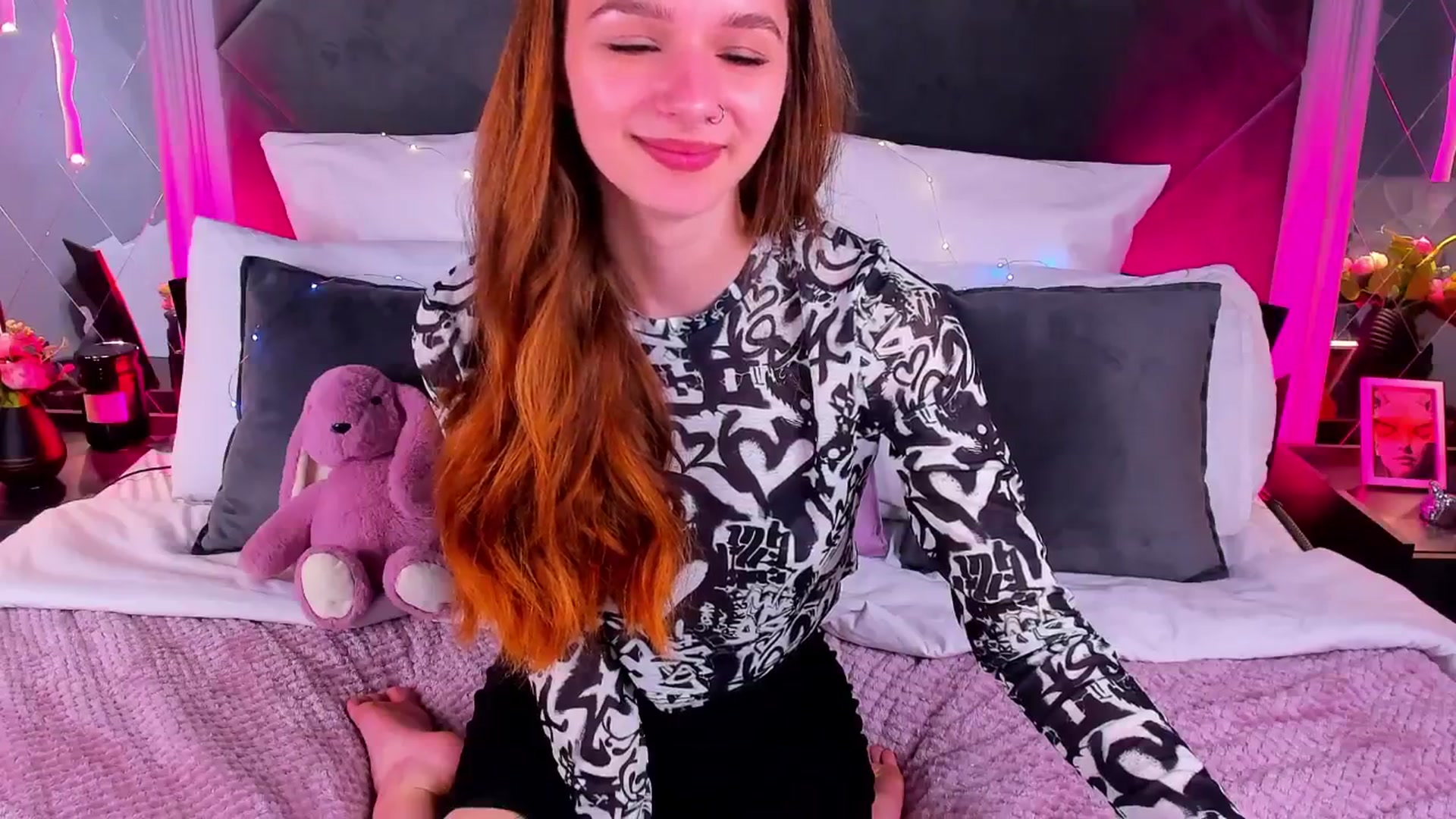 Gallery image thumbnail from Jessika18's myfreecams stream on, 04/28/2026, 15:02 image 5 of 20