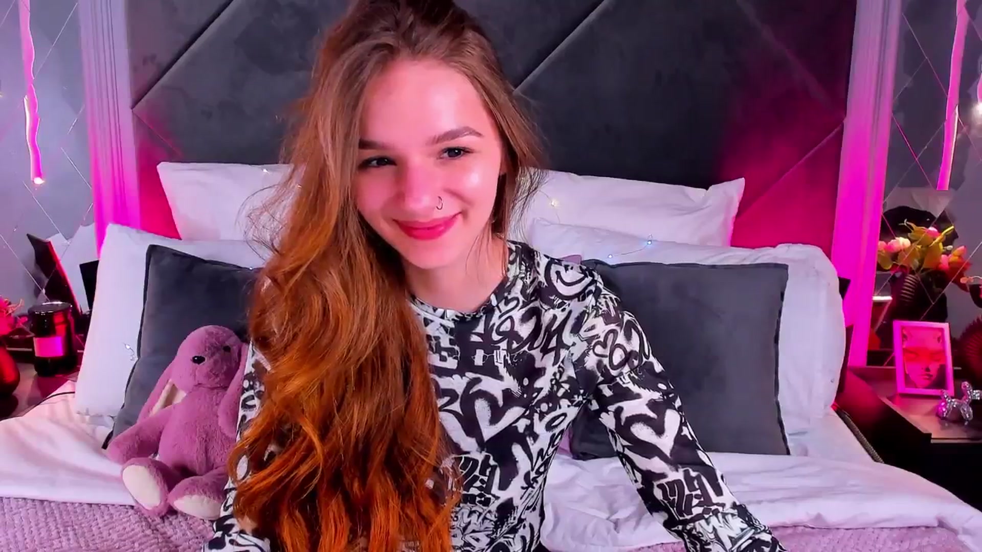 Gallery image thumbnail from Jessika18's myfreecams stream on, 04/28/2026, 16:26 image 5 of 20