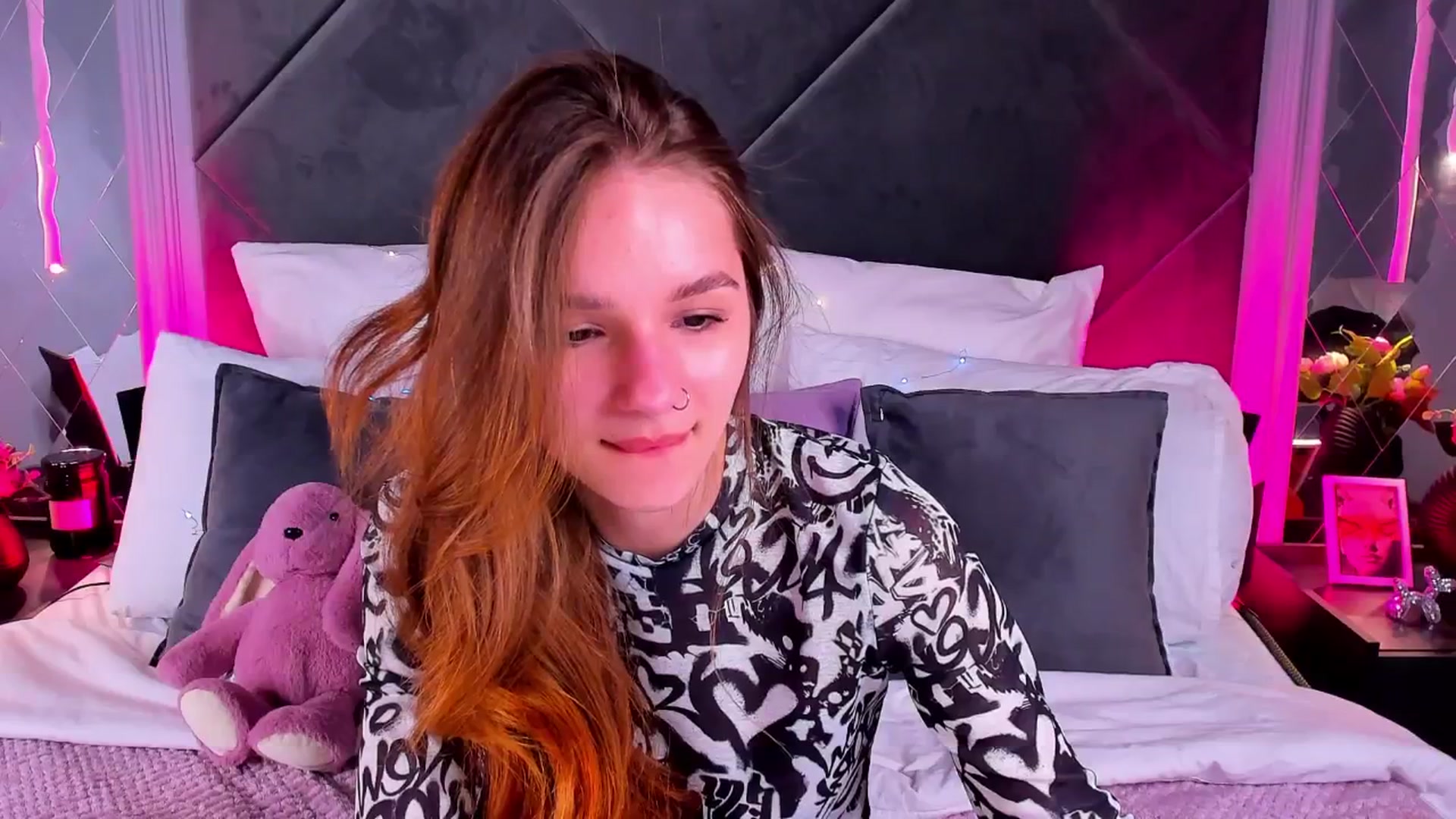 Gallery image thumbnail from Jessika18's myfreecams stream on, 04/28/2026, 16:26 image 19 of 20