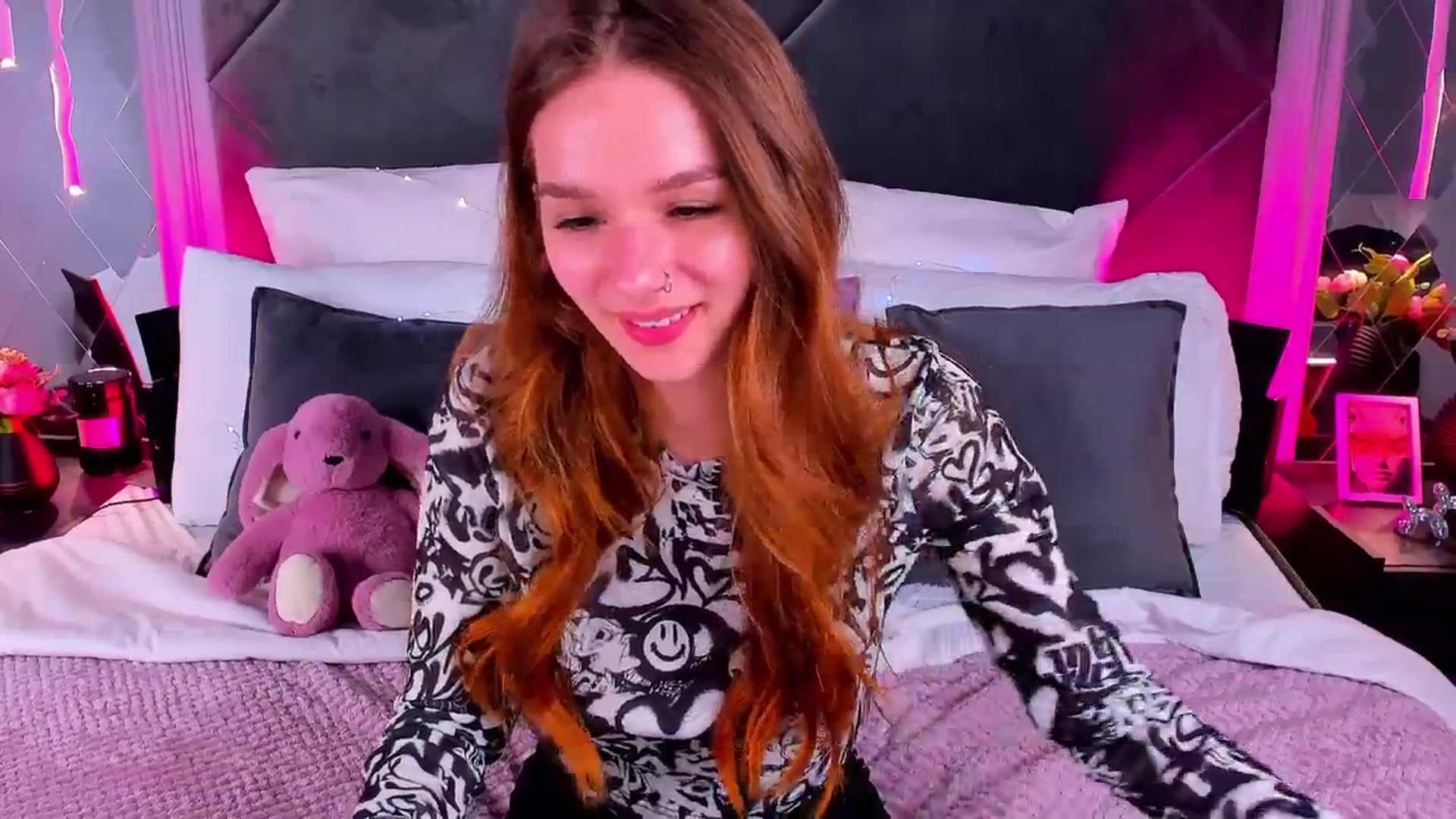 Gallery image thumbnail from Jessika18's myfreecams stream on, 04/28/2026, 18:09 image 13 of 20