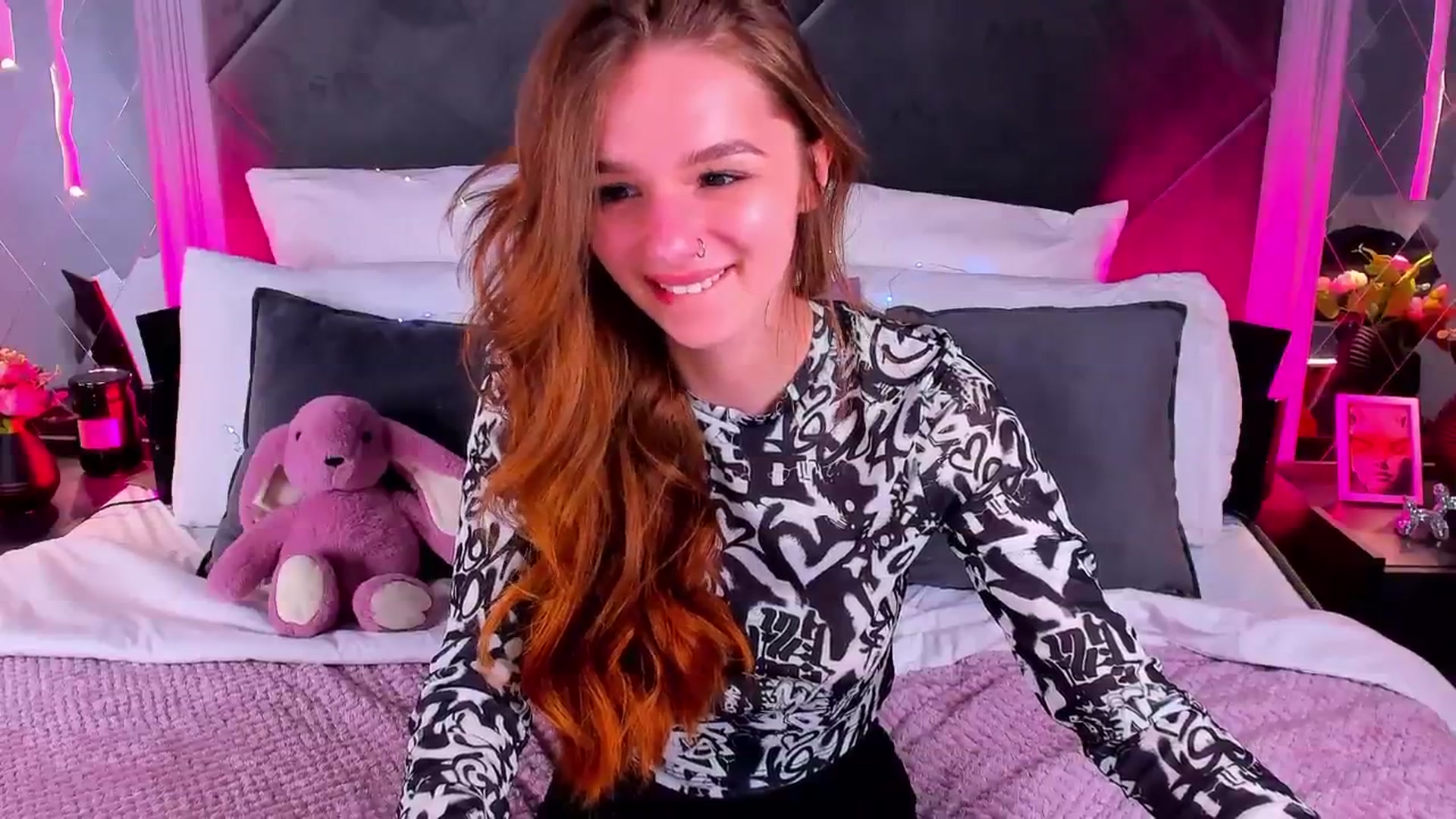 Gallery image thumbnail from Jessika18's myfreecams stream on, 04/28/2026, 18:09 image 5 of 20