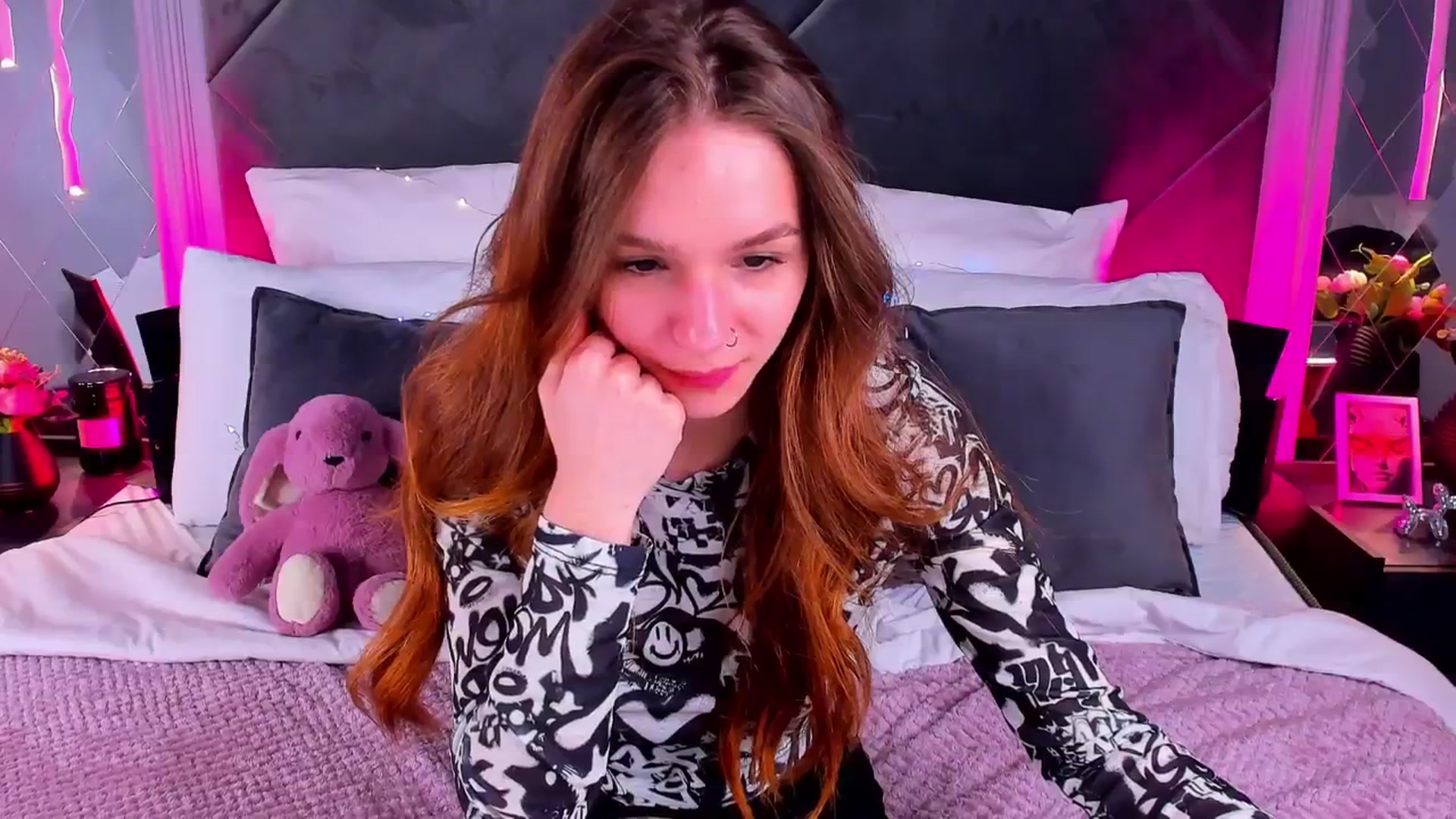 Gallery image thumbnail from Jessika18's myfreecams stream on, 04/28/2026, 18:09 image 9 of 20