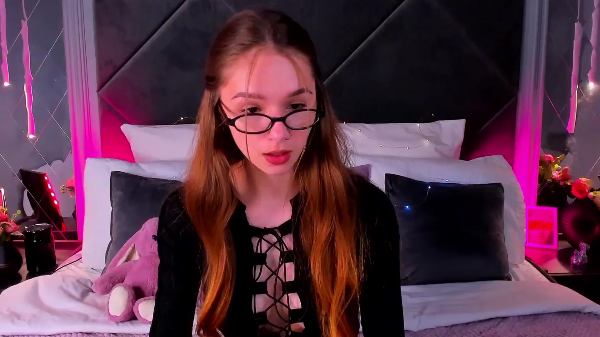 Gallery image thumbnail from Jessika18's myfreecams stream on, 04/30/2026, 12:48 image 3 of 20