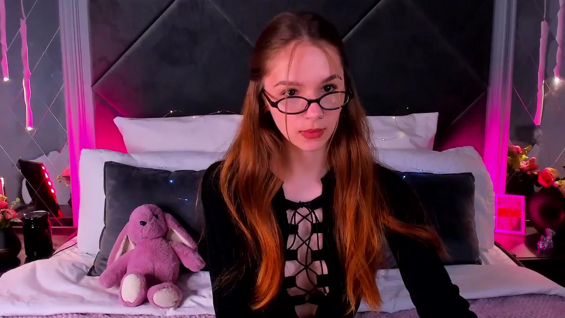Gallery image thumbnail from Jessika18's myfreecams stream on, 04/30/2026, 12:48 image 1 of 20