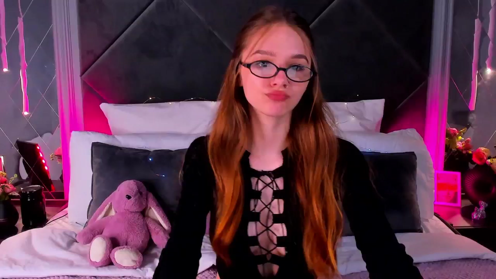 Gallery image thumbnail from Jessika18's myfreecams stream on, 04/30/2026, 12:48 image 2 of 20
