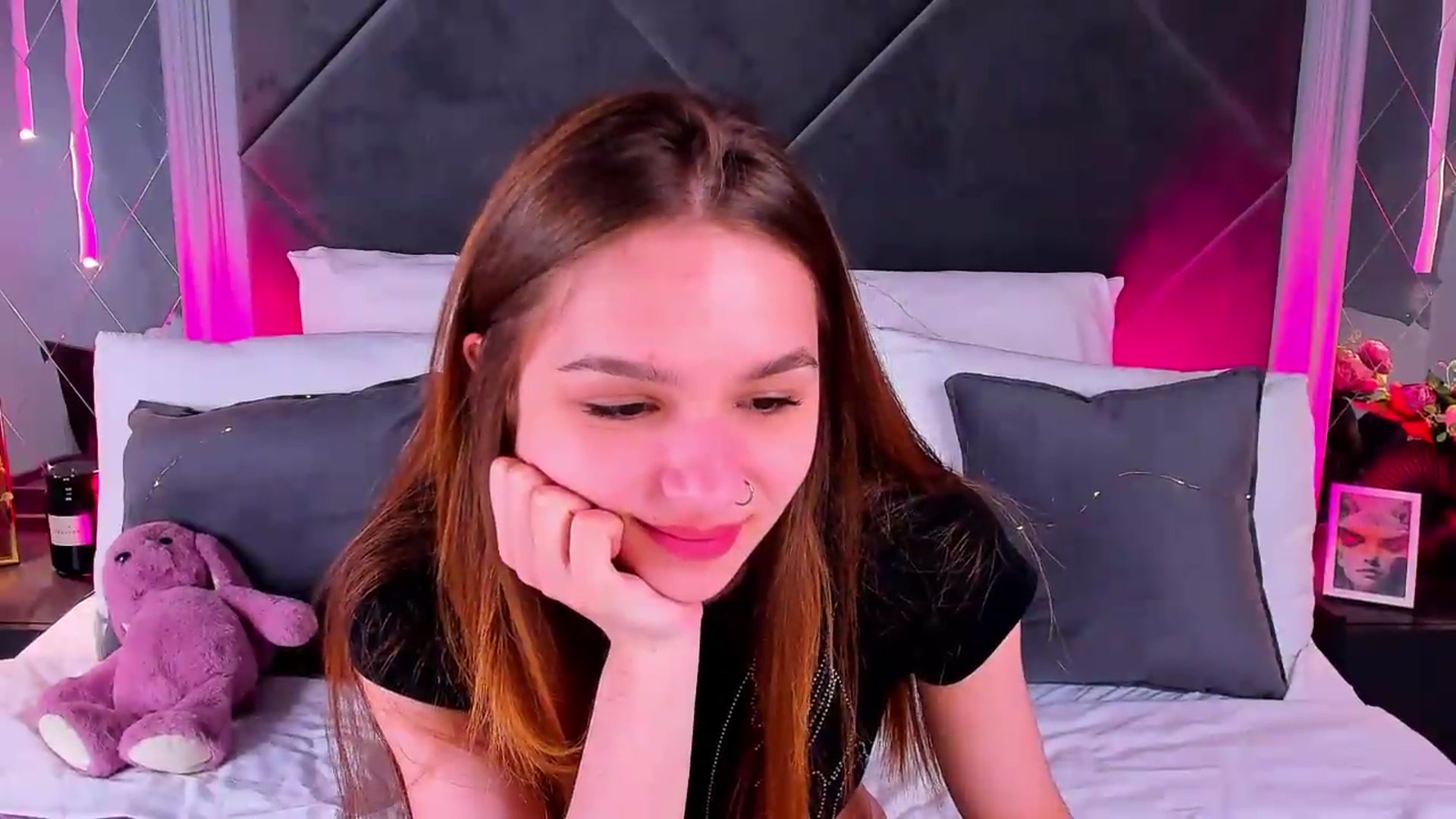 Gallery image thumbnail from Jessika18's myfreecams stream on, 05/16/2026, 15:31 image 16 of 20