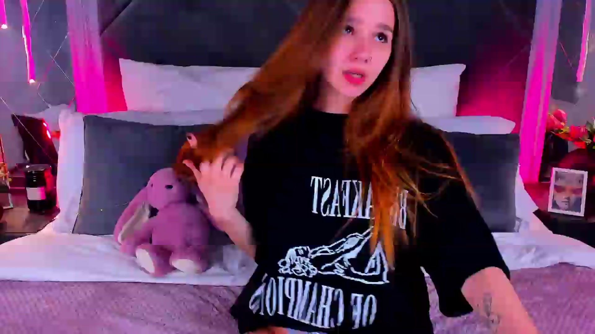 Gallery image thumbnail from Jessika18's myfreecams stream on, 05/22/2026, 16:41 image 4 of 20