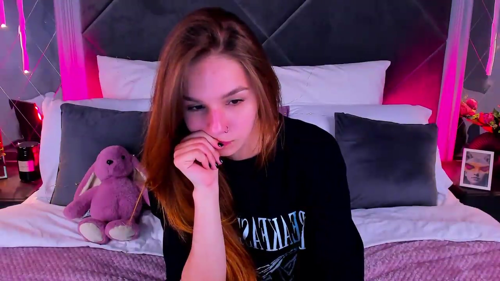 Gallery image thumbnail from Jessika18's myfreecams stream on, 05/22/2026, 18:42 image 16 of 20