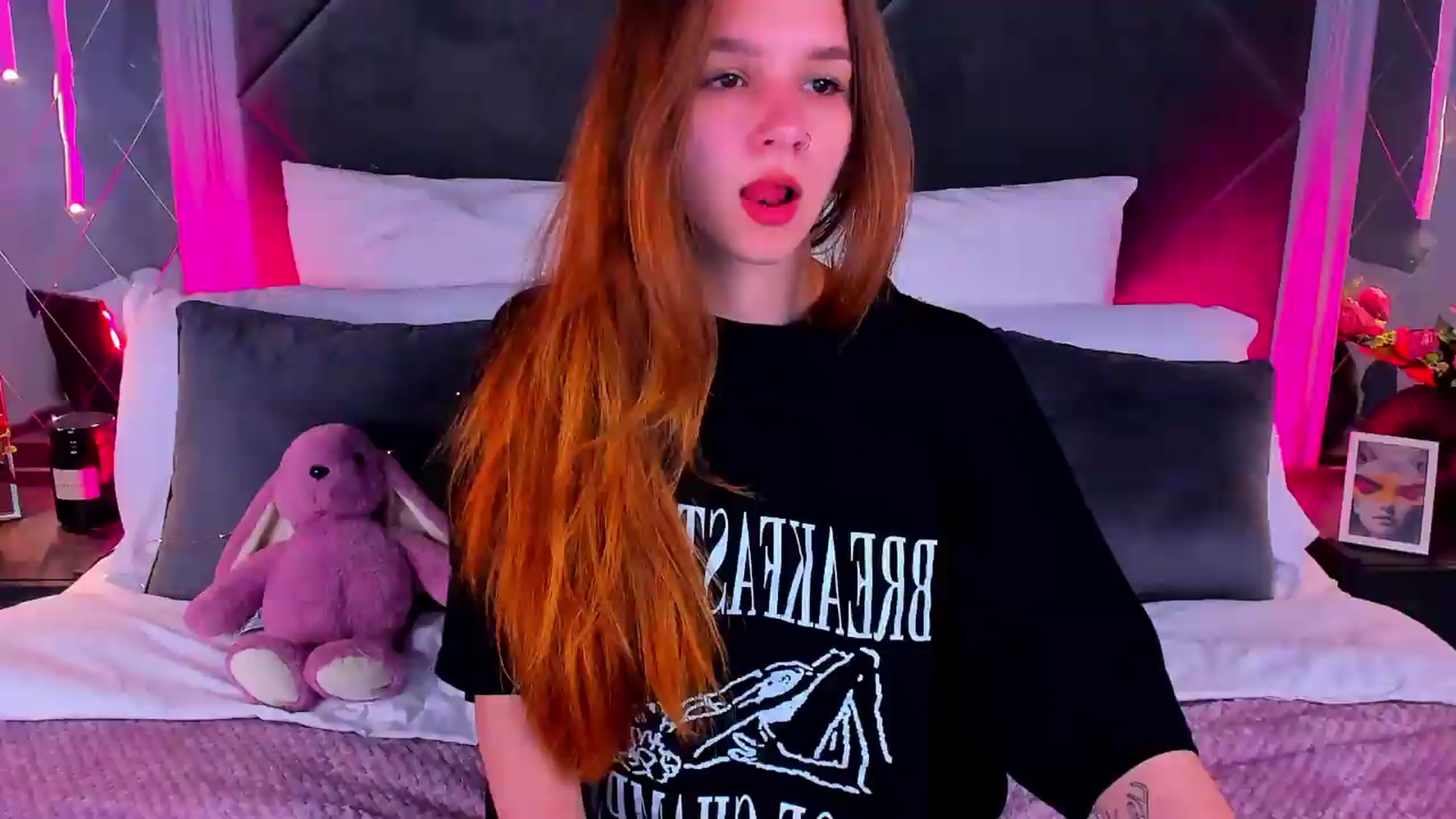 Gallery image thumbnail from Jessika18's myfreecams stream on, 05/22/2026, 18:42 image 1 of 20