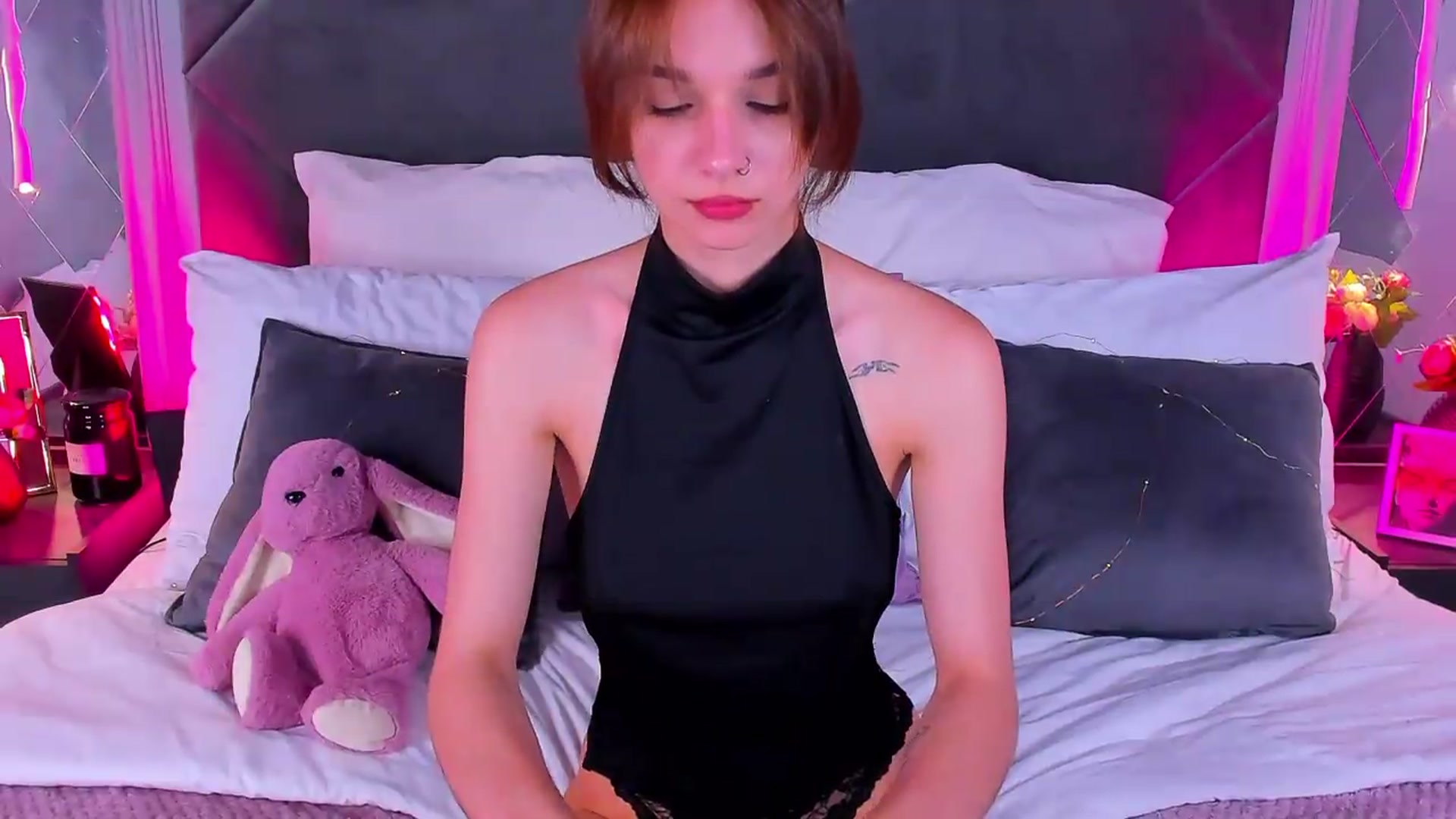 Gallery image thumbnail from Jessika18's myfreecams stream on, 06/19/2026, 12:16 image 17 of 20