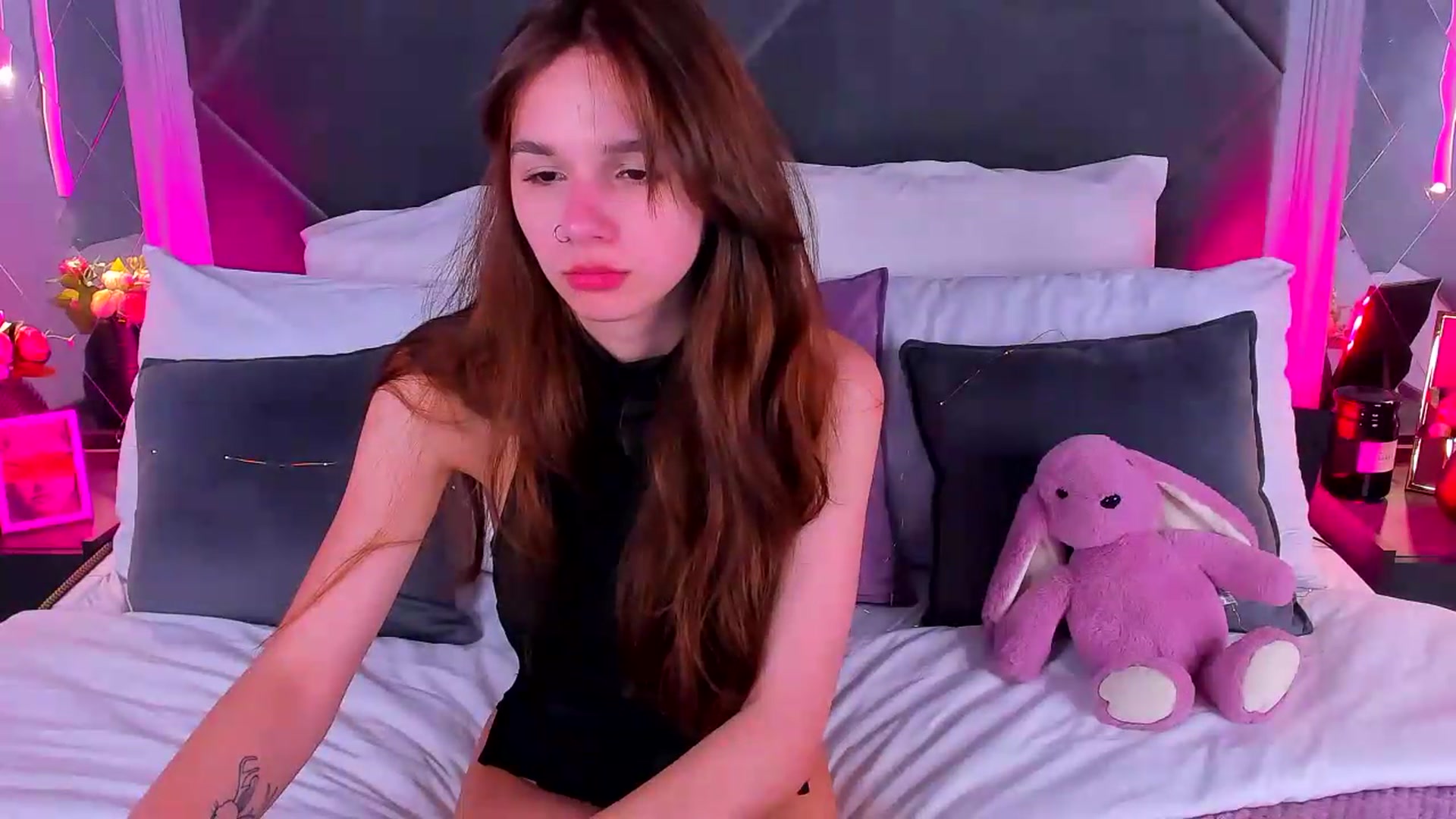 Gallery image thumbnail from Jessika18's myfreecams stream on, 06/19/2026, 19:04 image 9 of 20