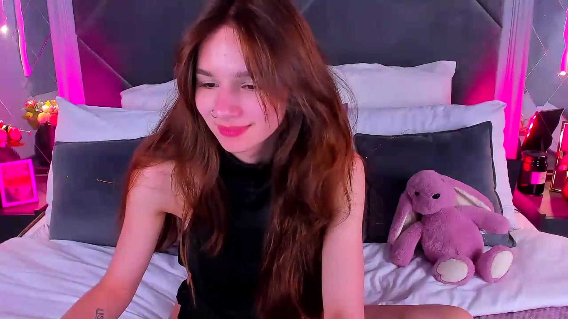 Gallery image thumbnail from Jessika18's myfreecams stream on, 06/19/2026, 19:04 image 15 of 20